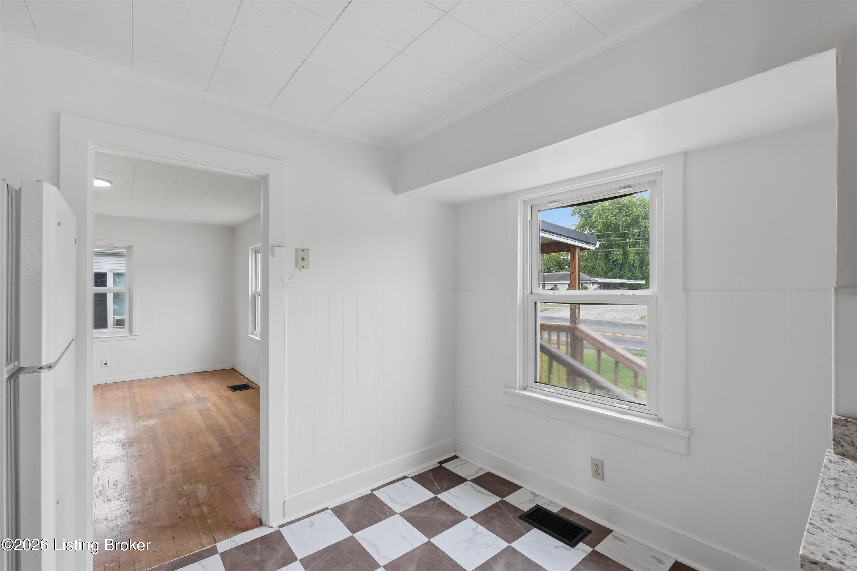 540 W Broadway St Property Photo 11