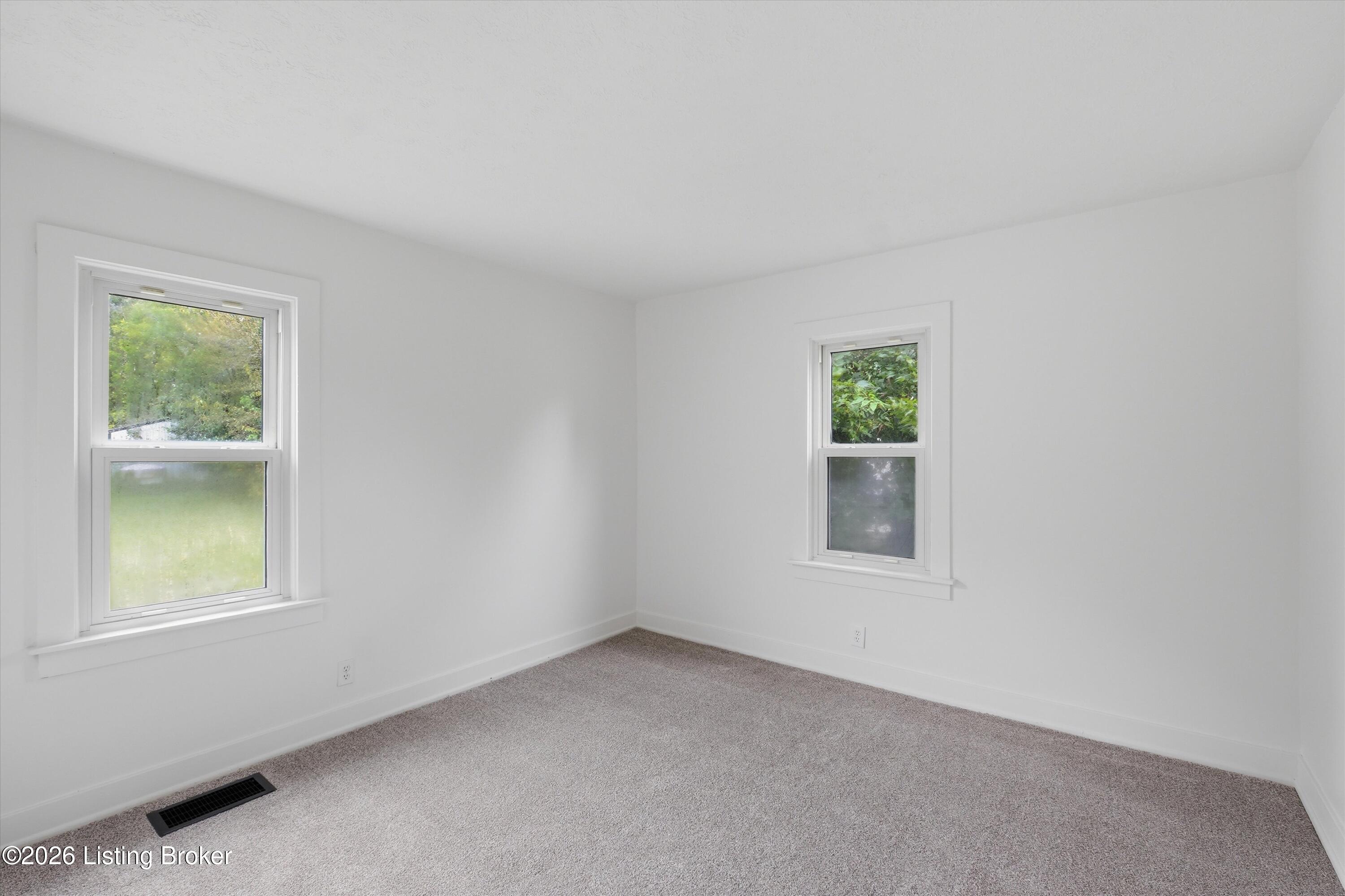 540 W Broadway St Property Photo 16