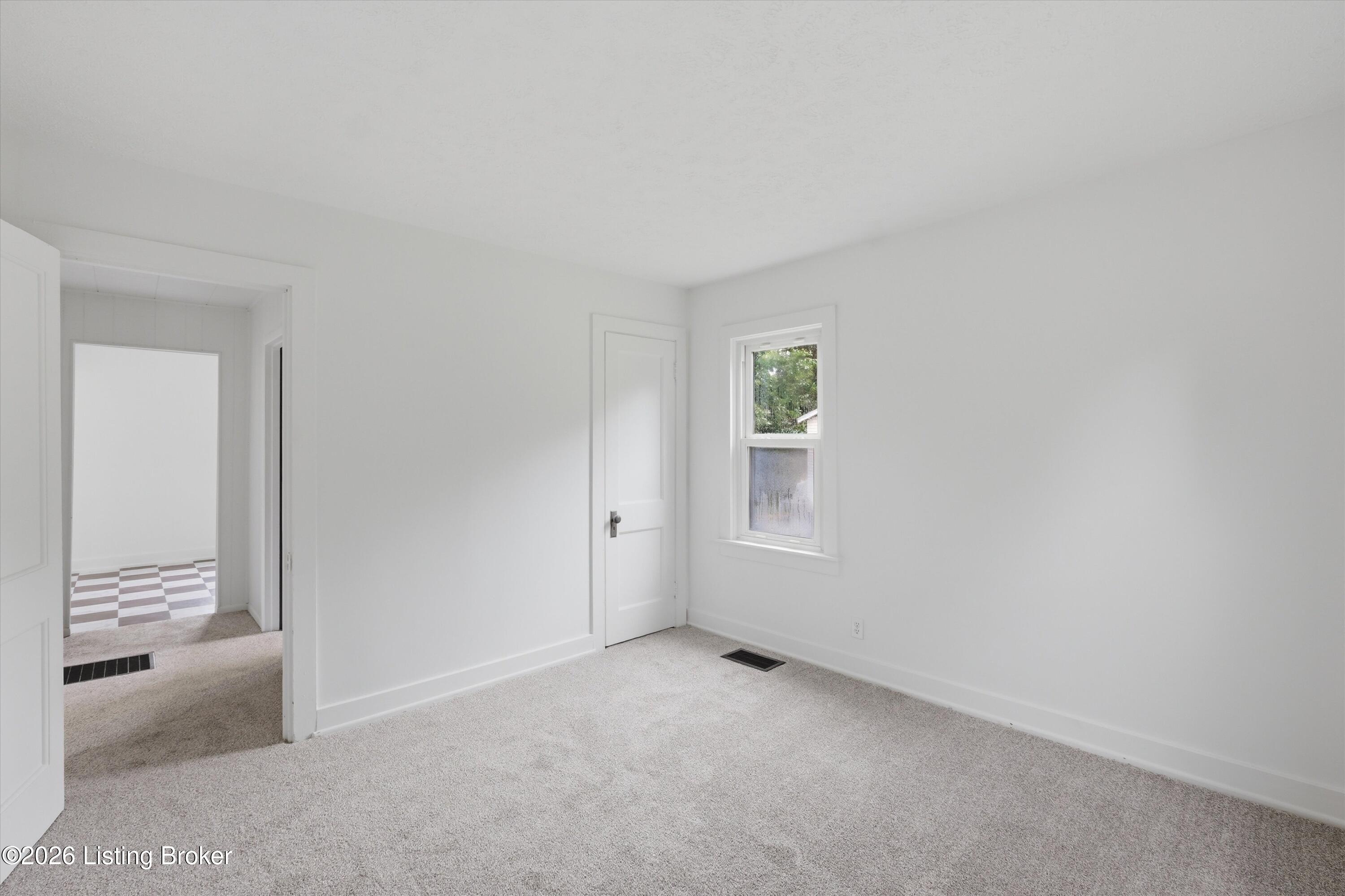 540 W Broadway St Property Photo 17