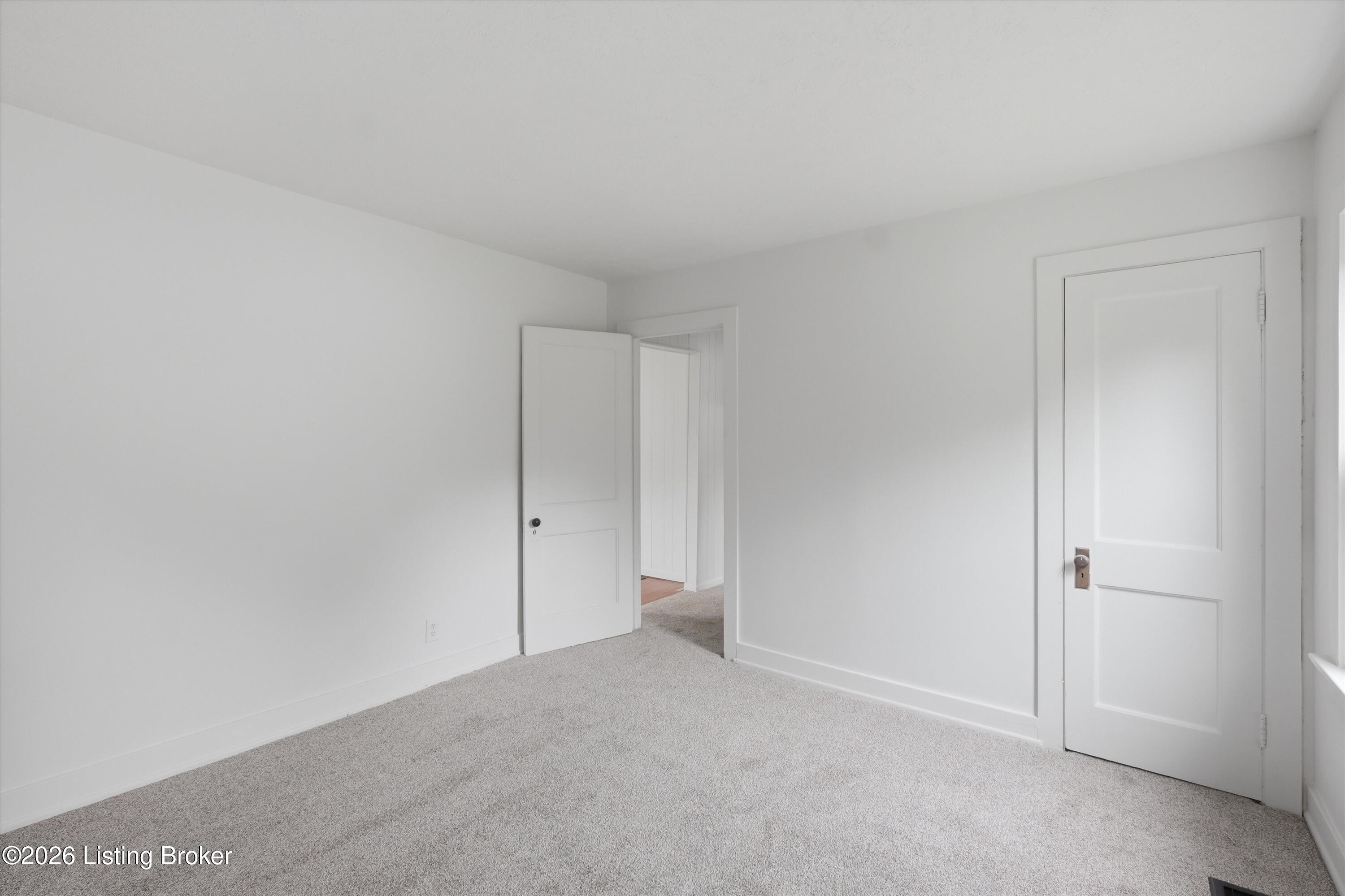 540 W Broadway St Property Photo 18
