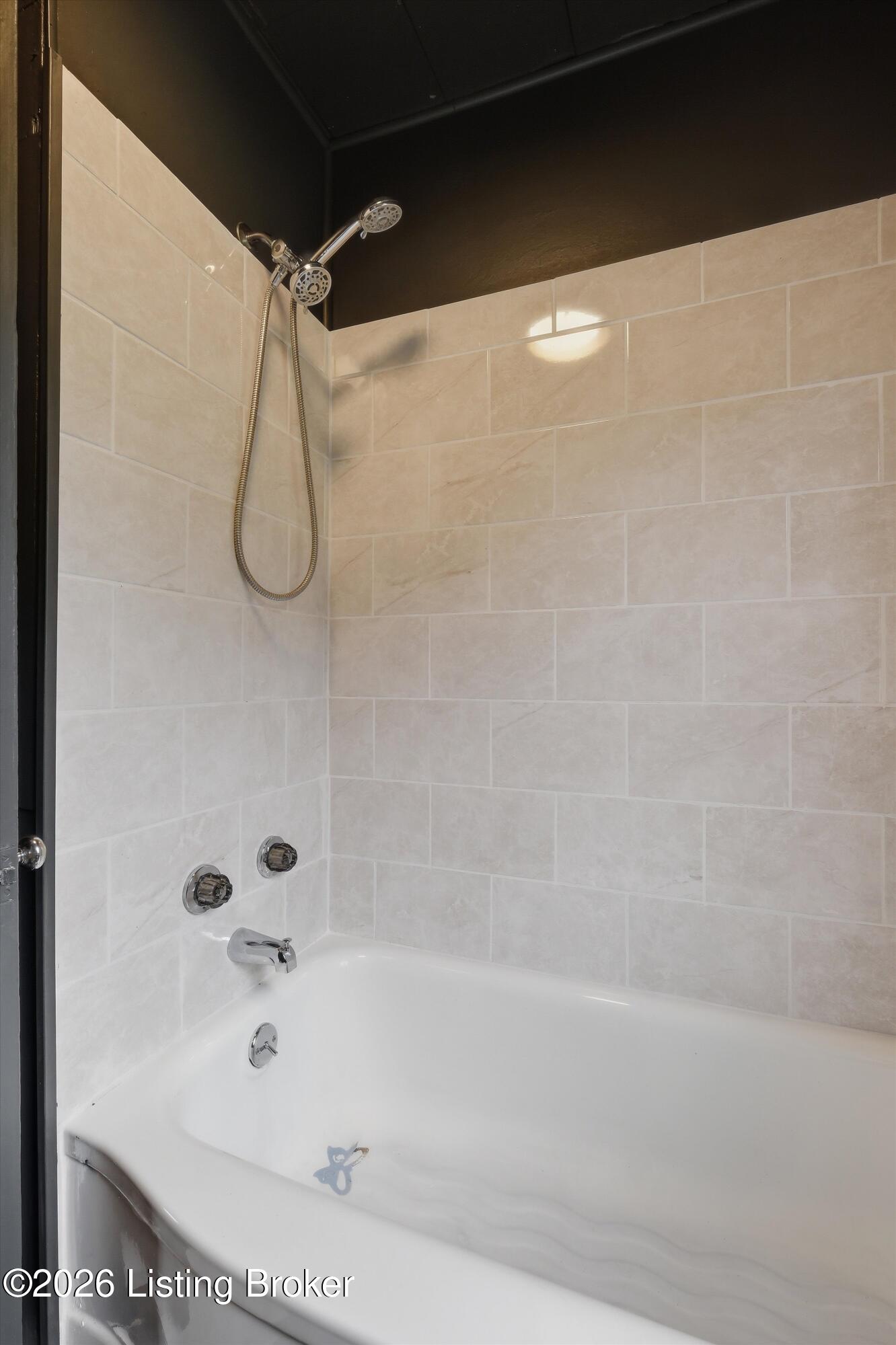 540 W Broadway St Property Photo 20
