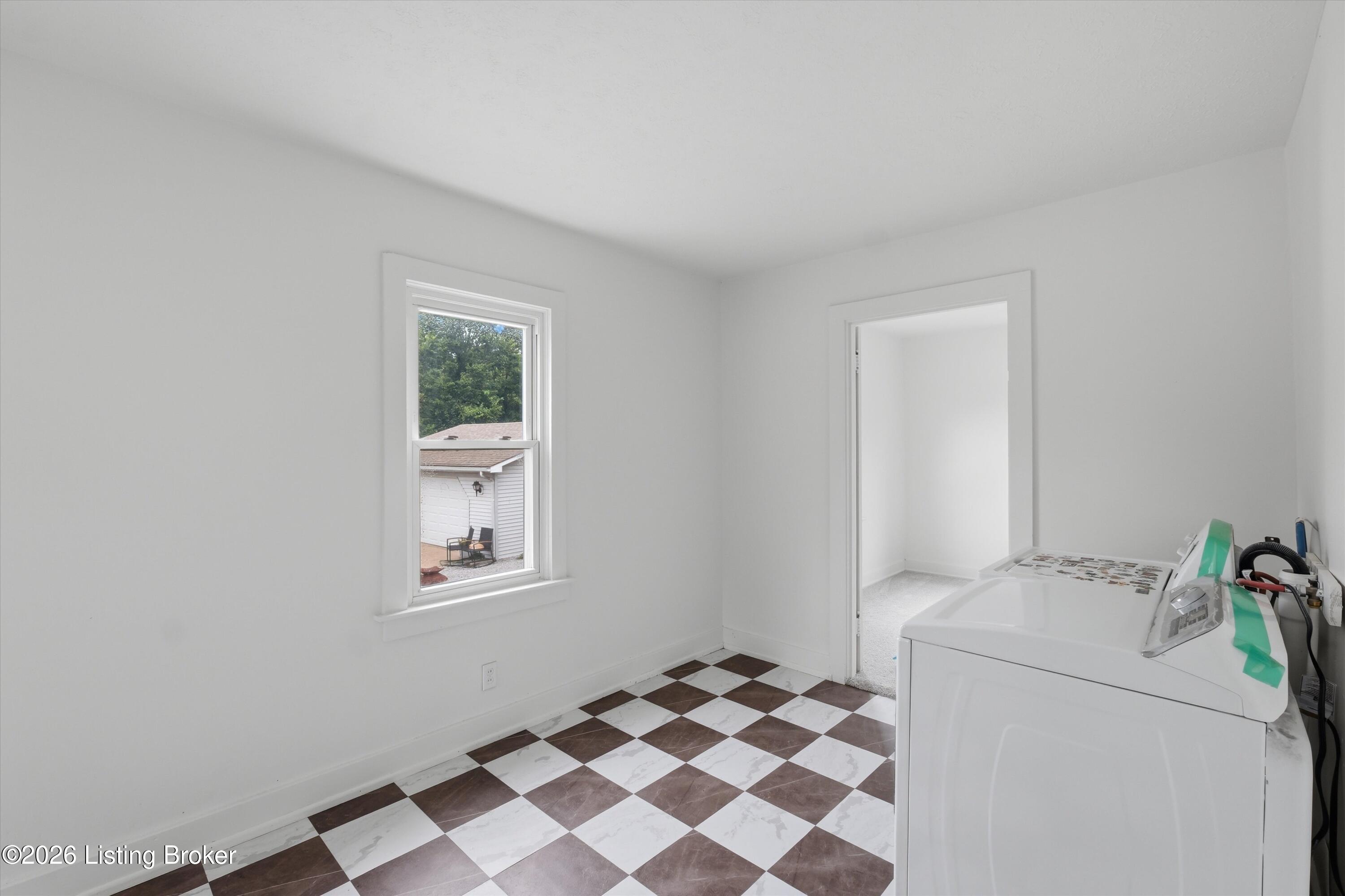 540 W Broadway St Property Photo 22