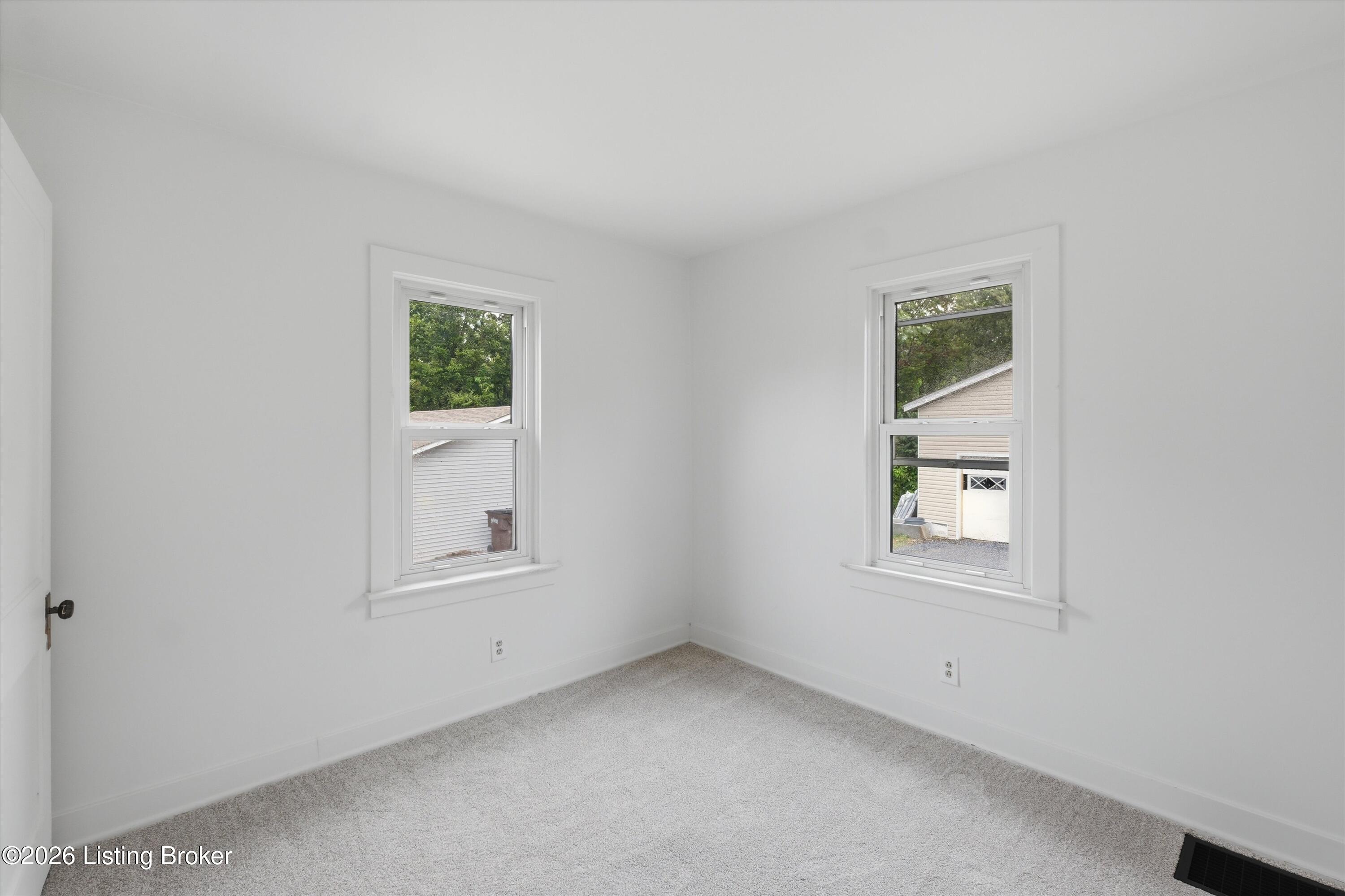 540 W Broadway St Property Photo 24