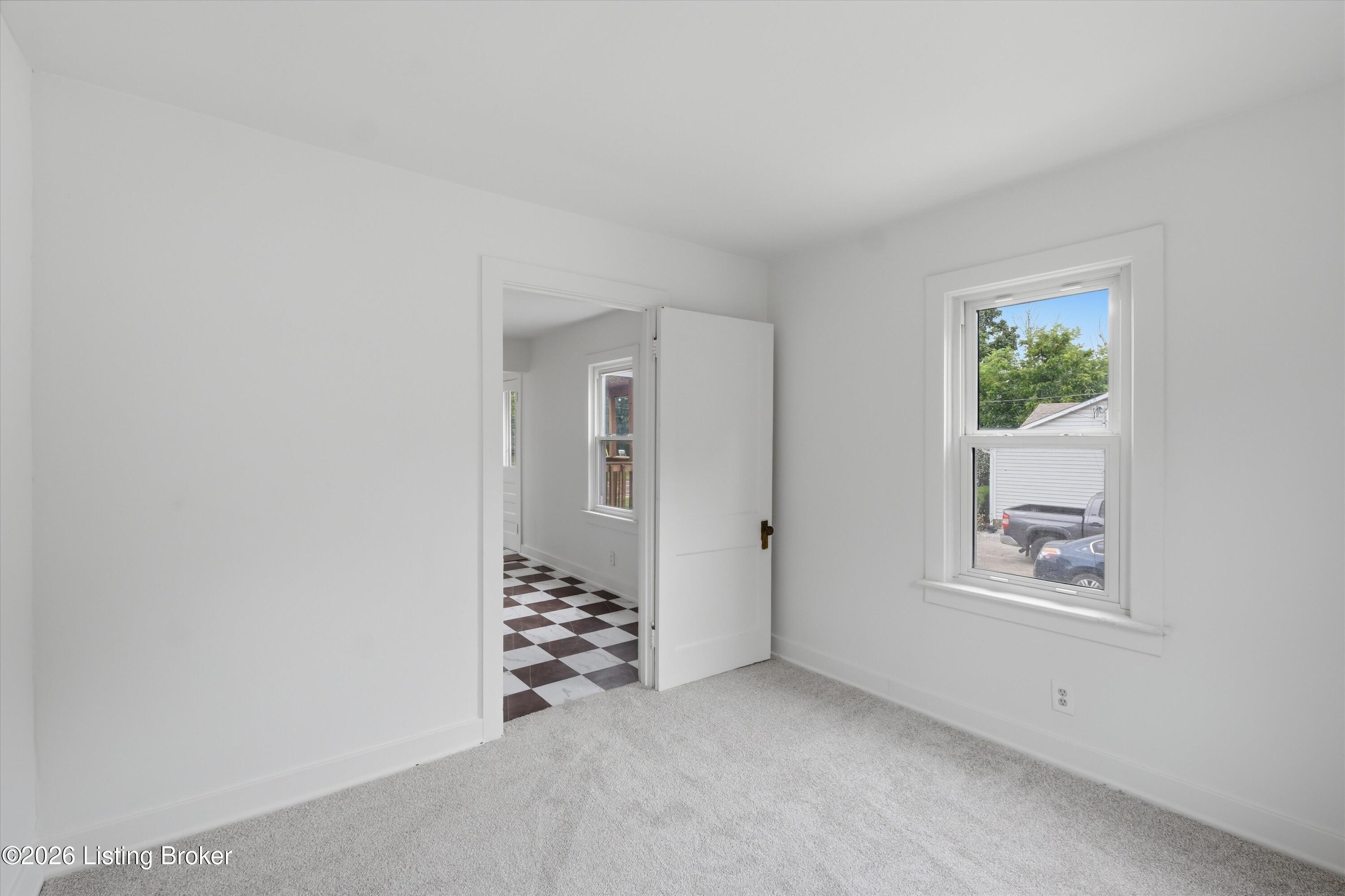 540 W Broadway St Property Photo 25
