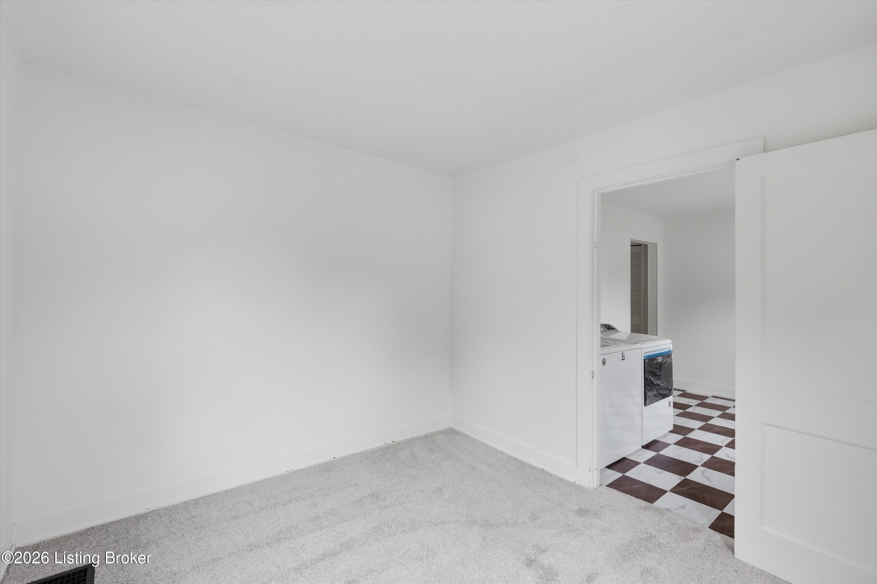 540 W Broadway St Property Photo 26