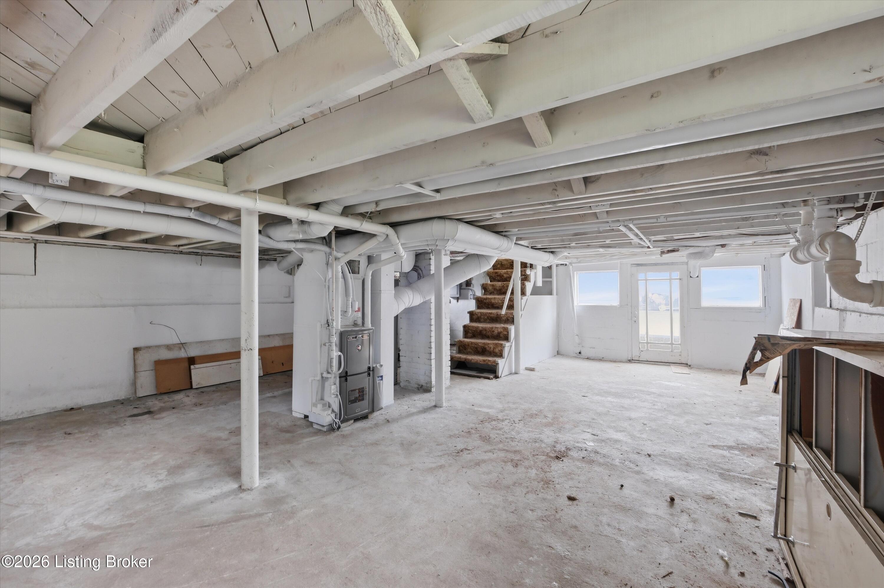540 W Broadway St Property Photo 28