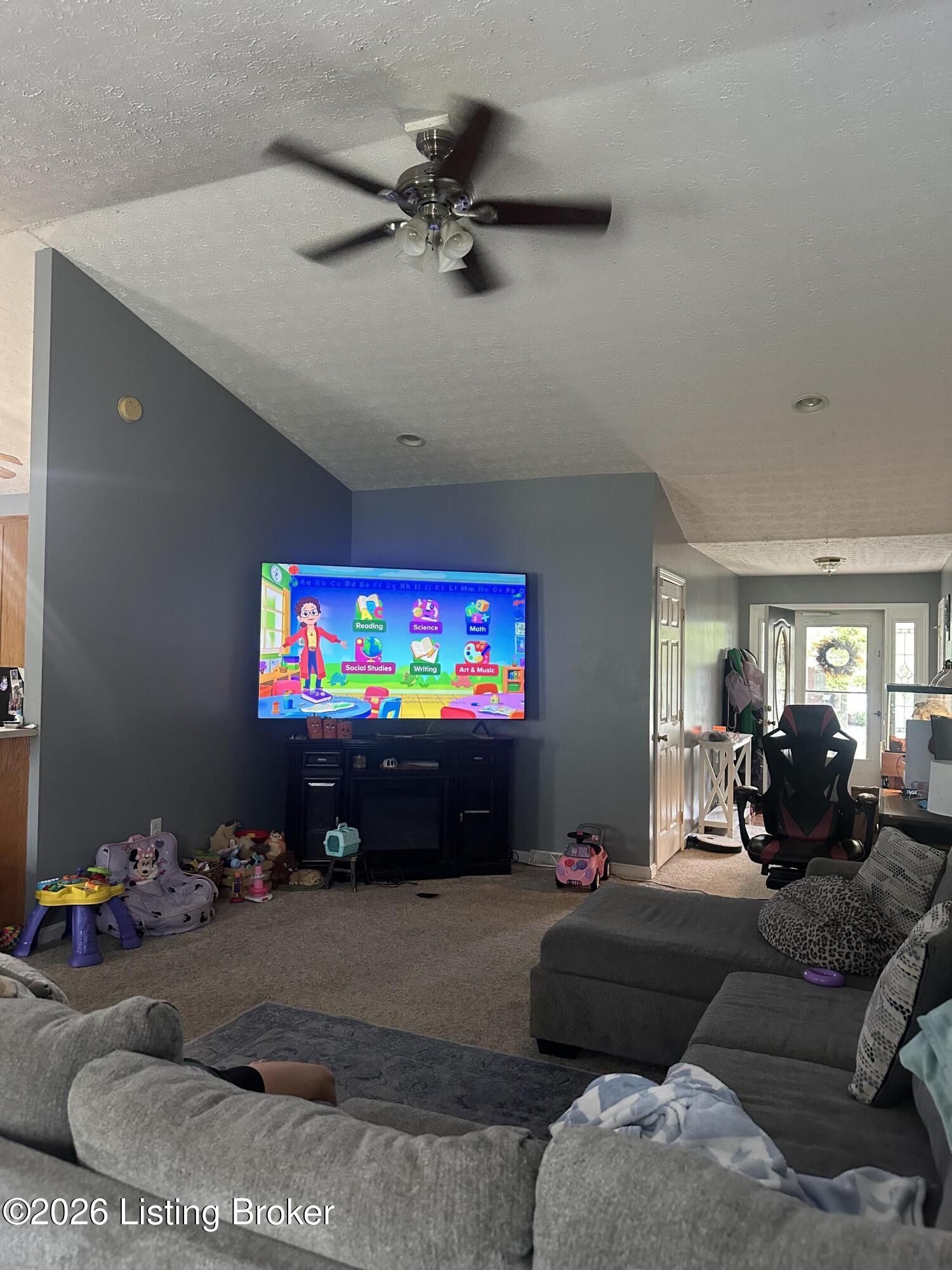 315 Catbird Rd Property Photo 6