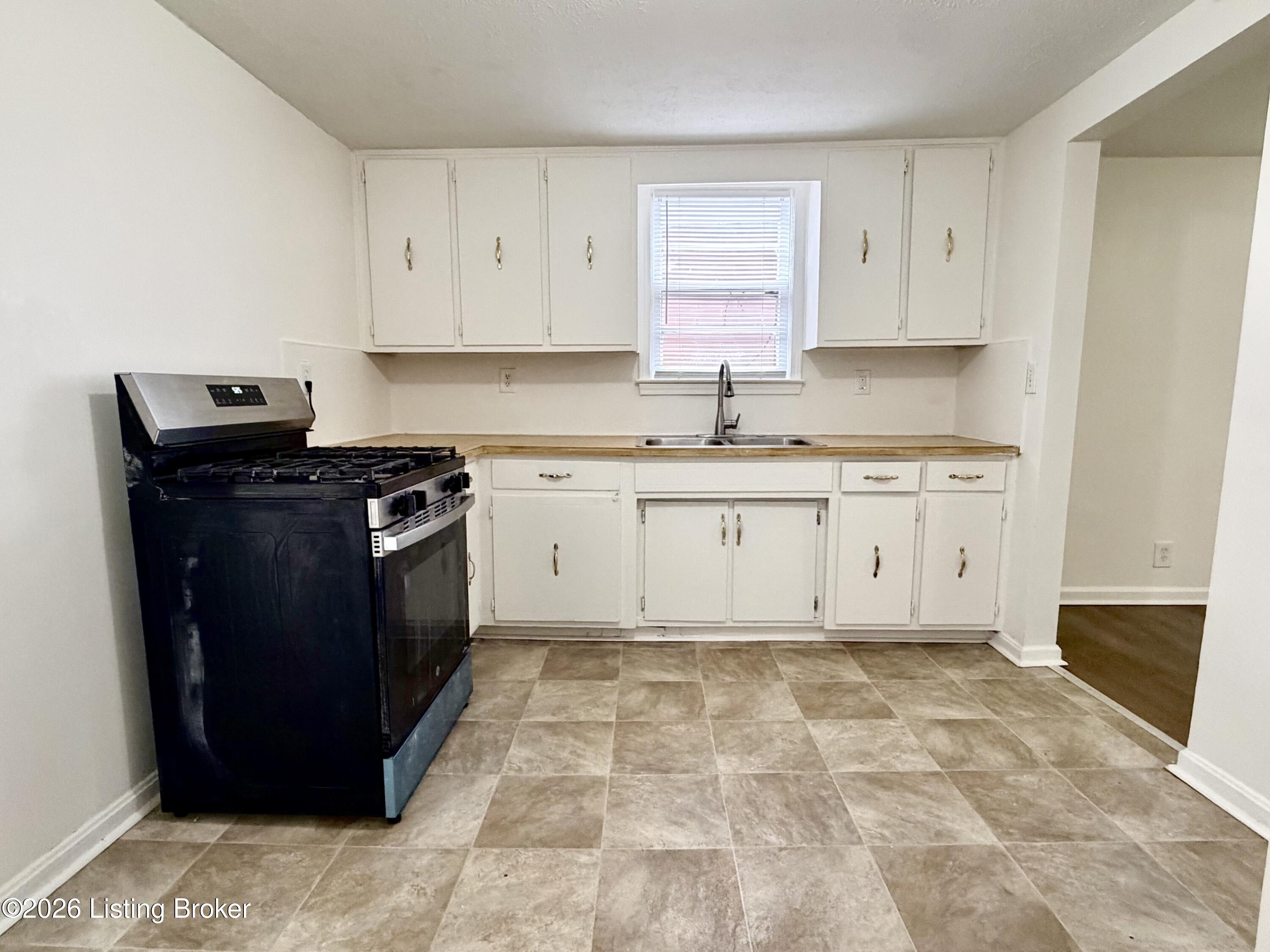 3713 Center St Property Photo 4
