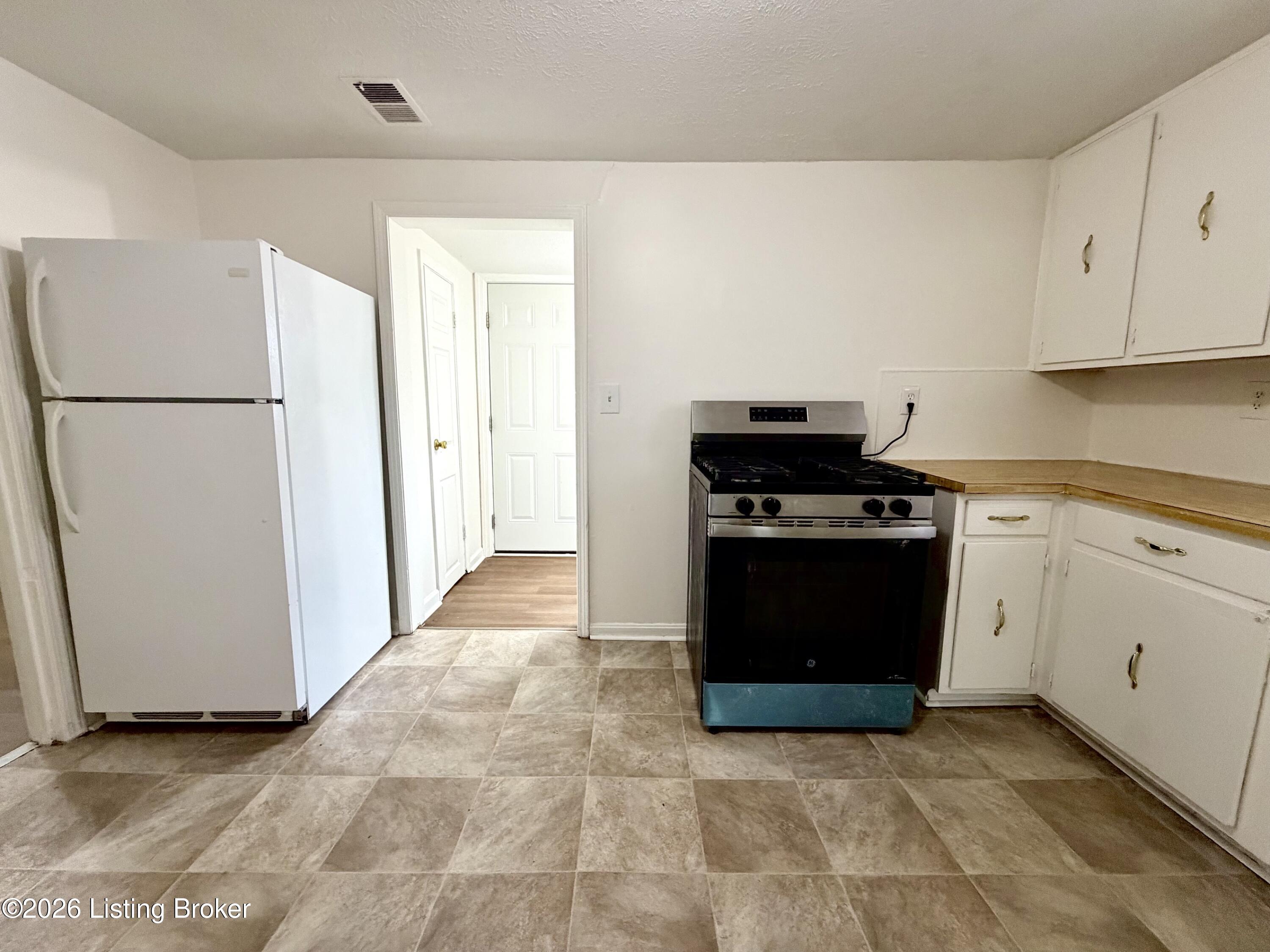 3713 Center St Property Photo 5