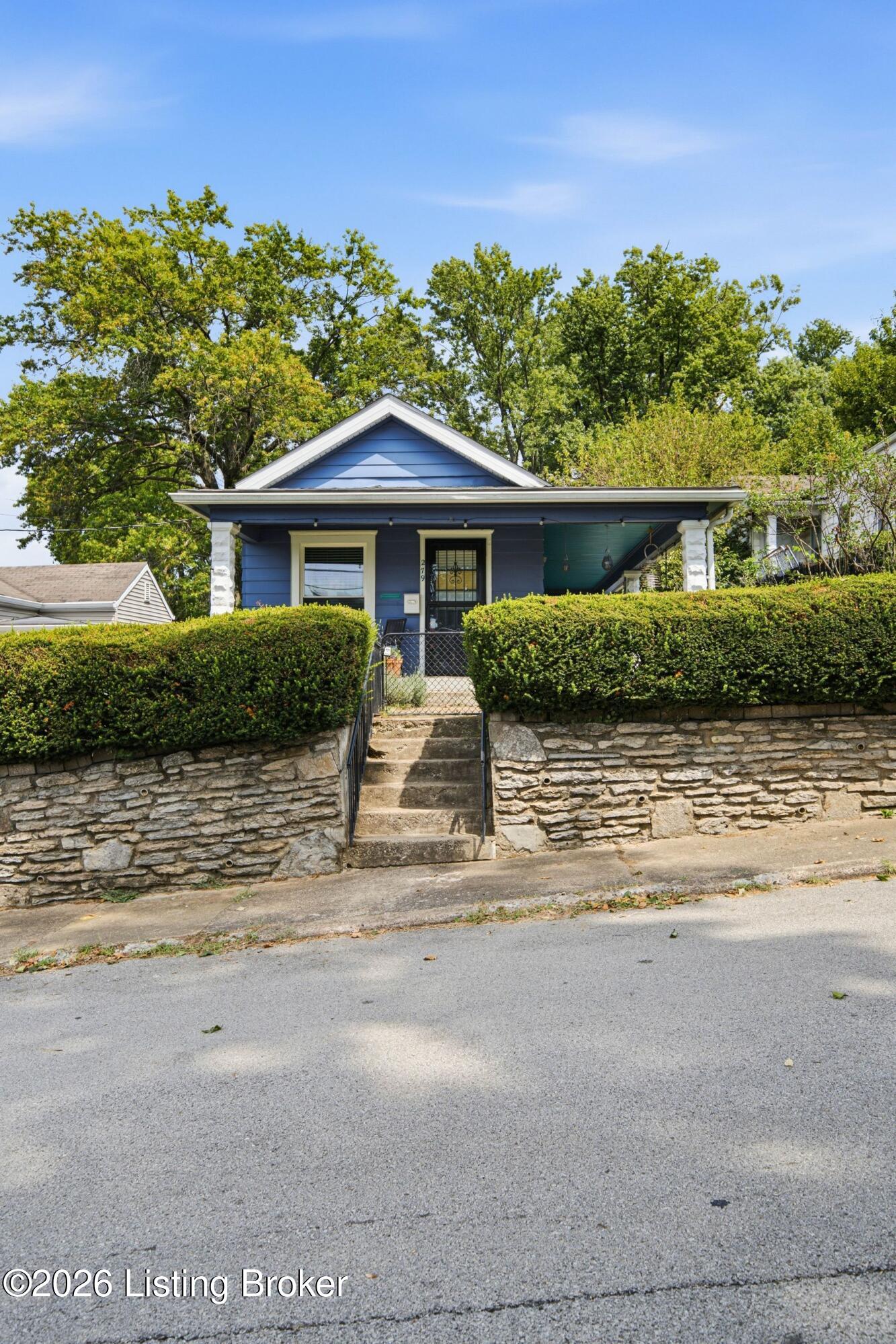 279 Thompson Ave Property Photo 2