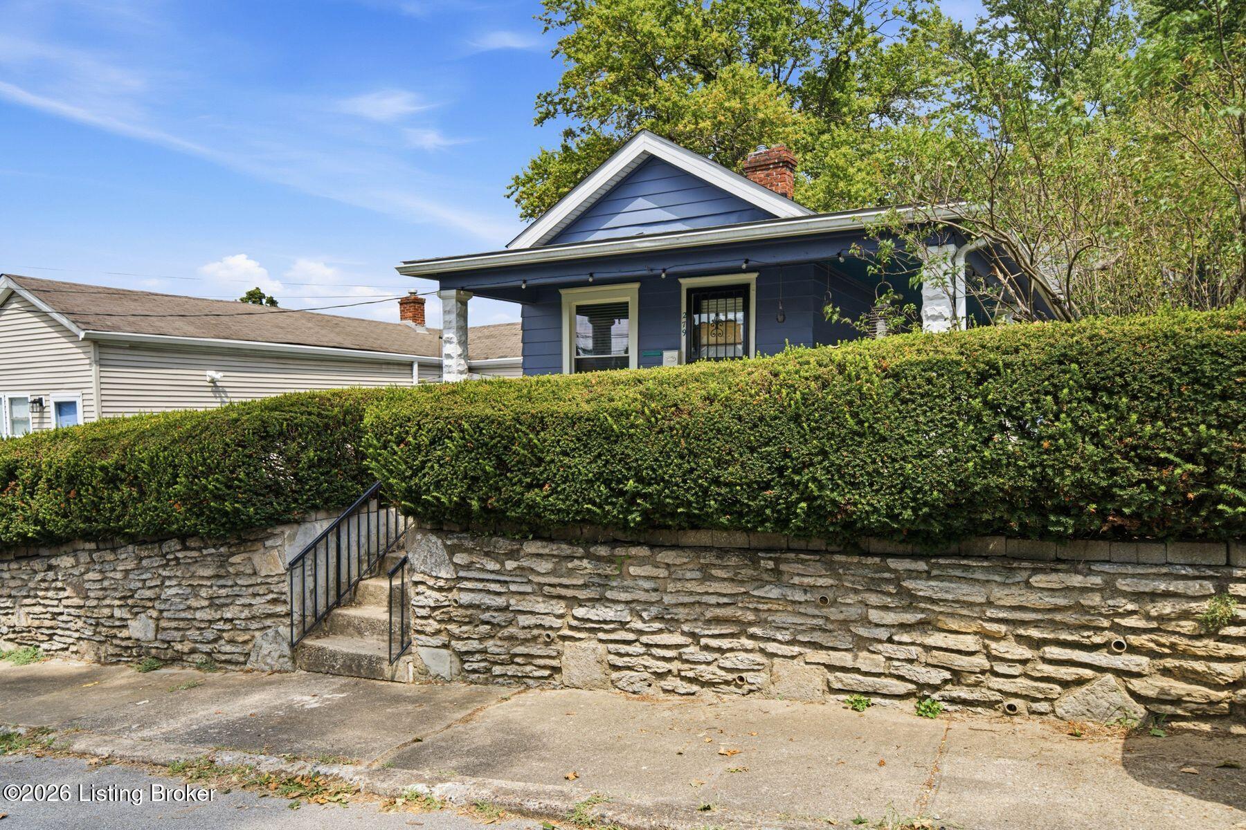 279 Thompson Ave Property Photo 3