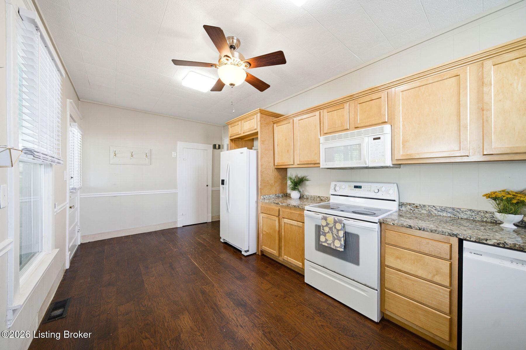 279 Thompson Ave Property Photo 15