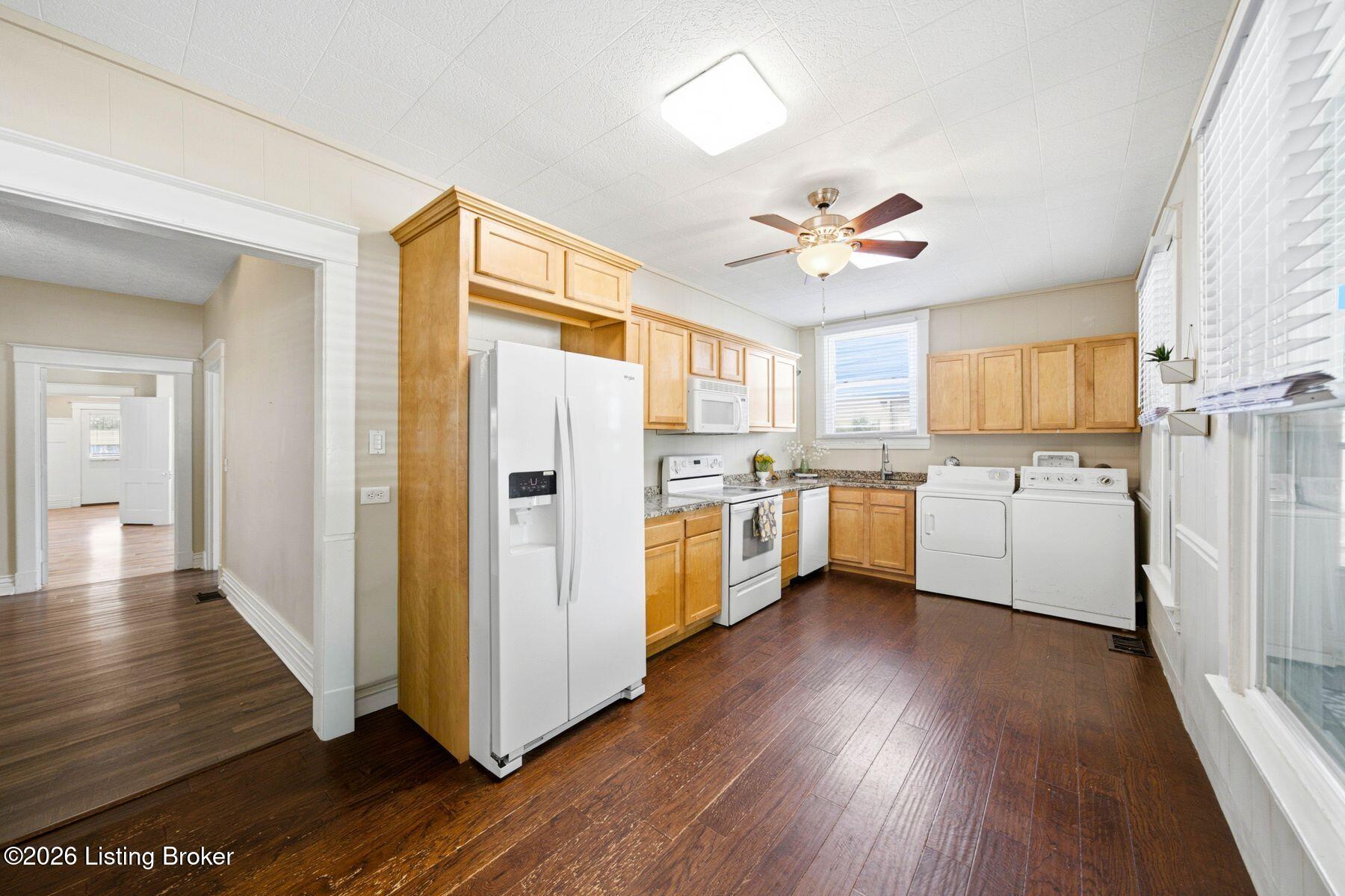 279 Thompson Ave Property Photo 16