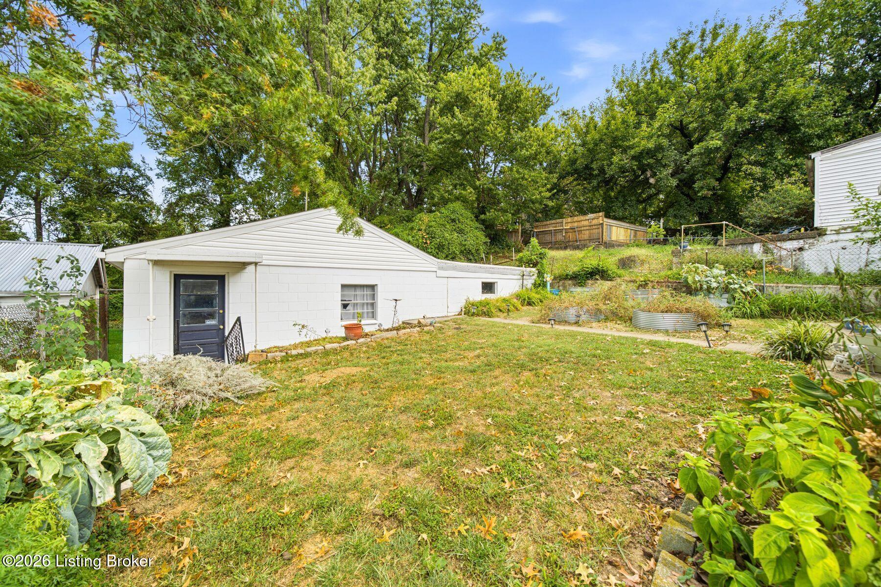 279 Thompson Ave Property Photo 37
