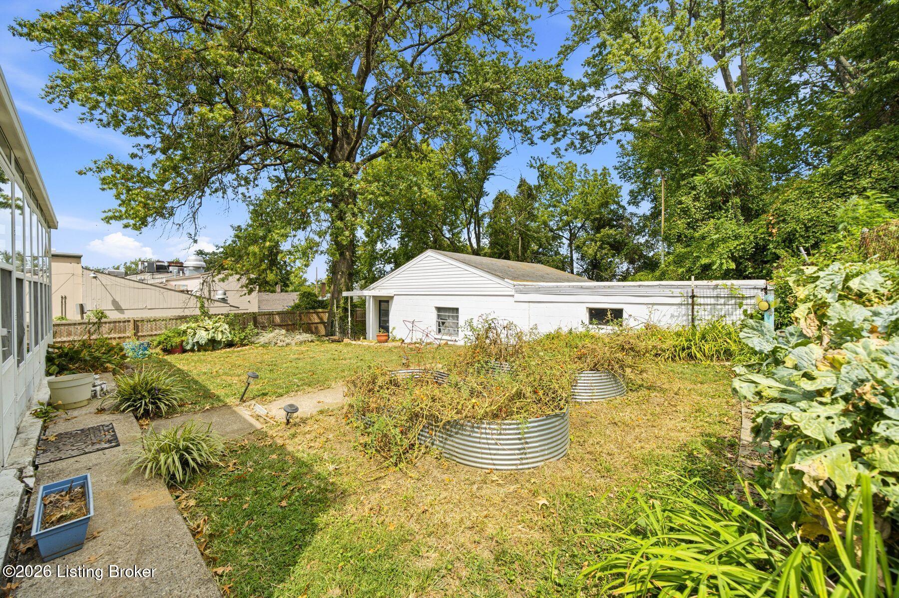 279 Thompson Ave Property Photo 38
