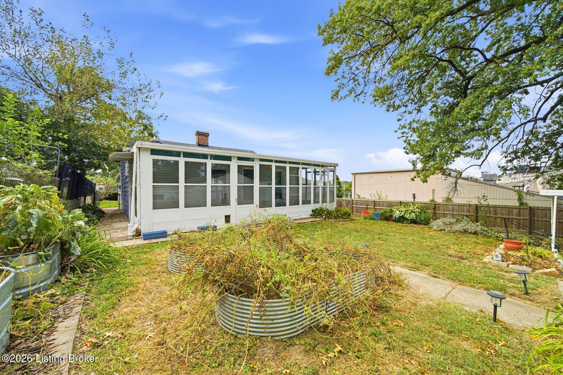 279 Thompson Ave Property Photo 39