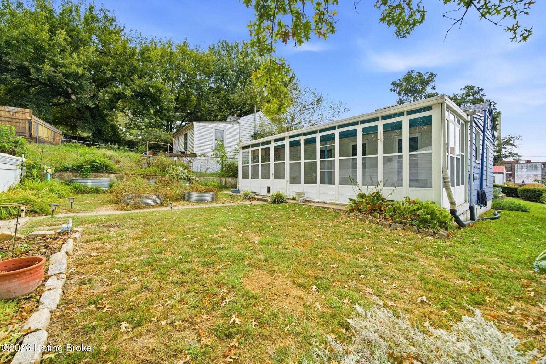 279 Thompson Ave Property Photo 40