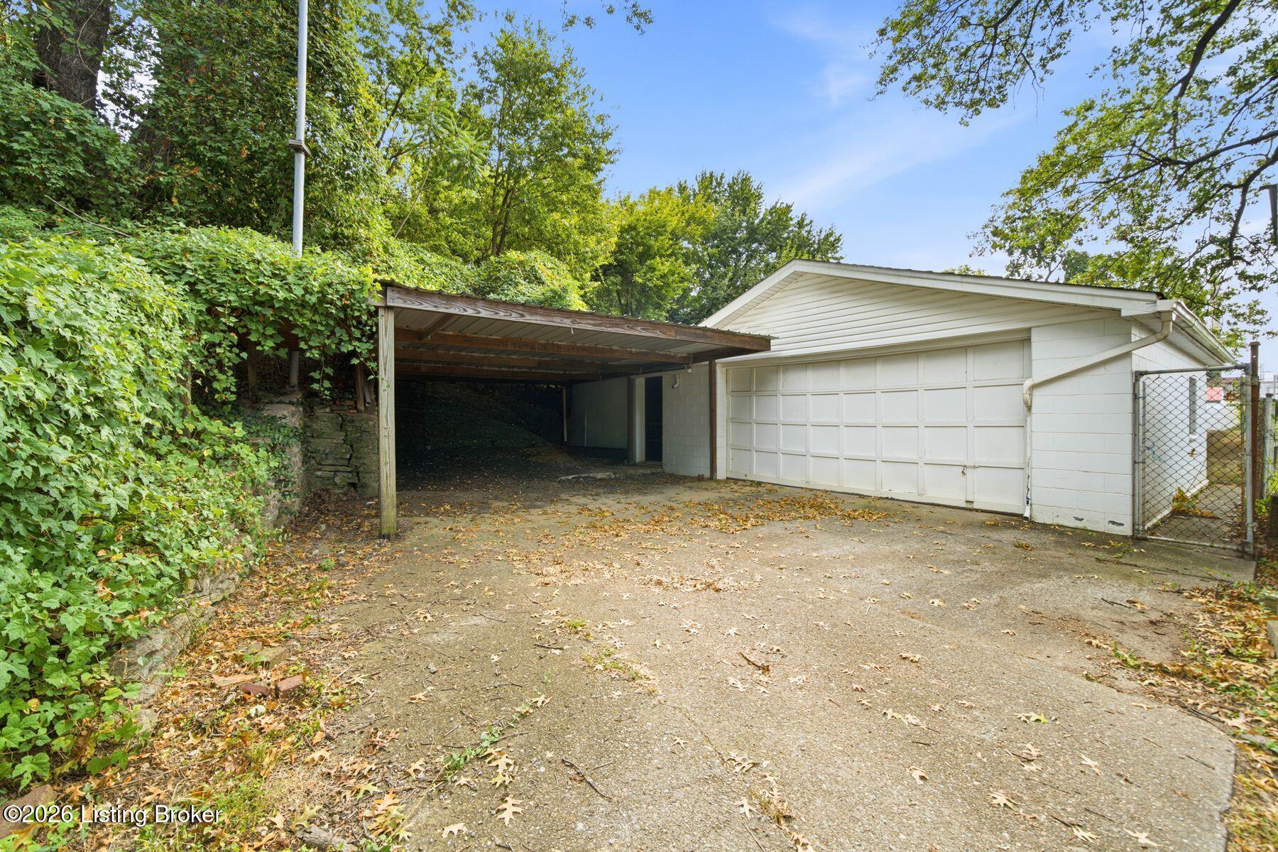 279 Thompson Ave Property Photo 41