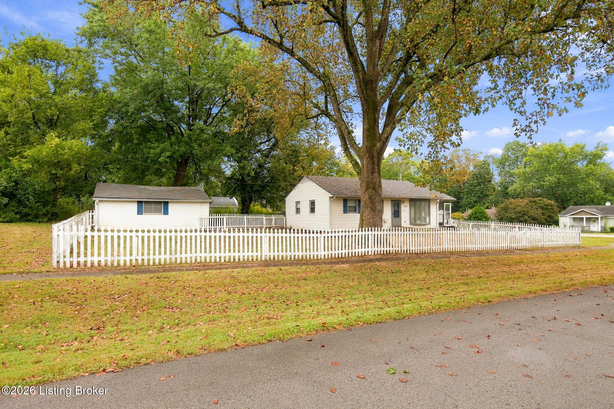 315 Glen Rd Property Photo 2