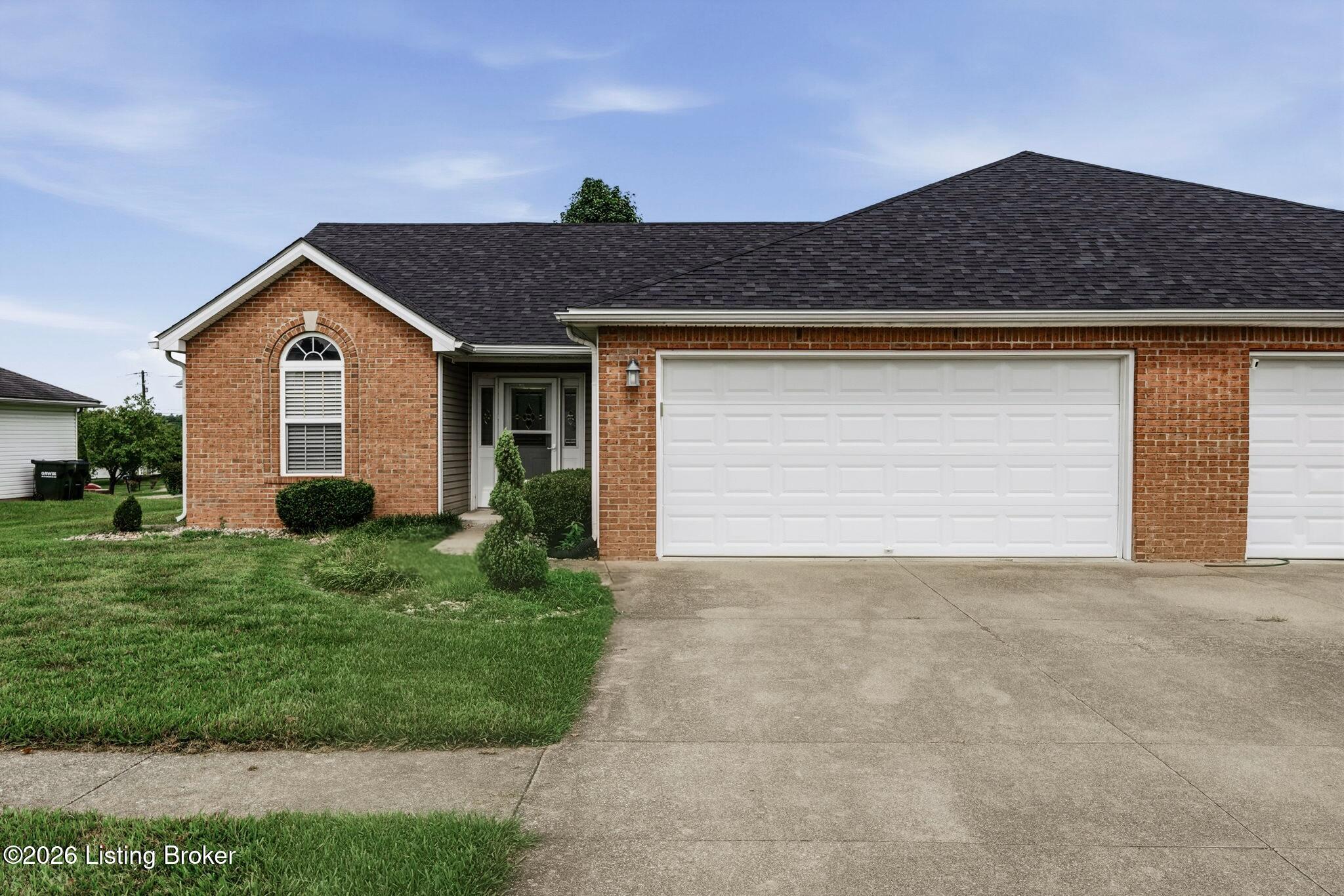 204 Applewood Ln Property Photo 1