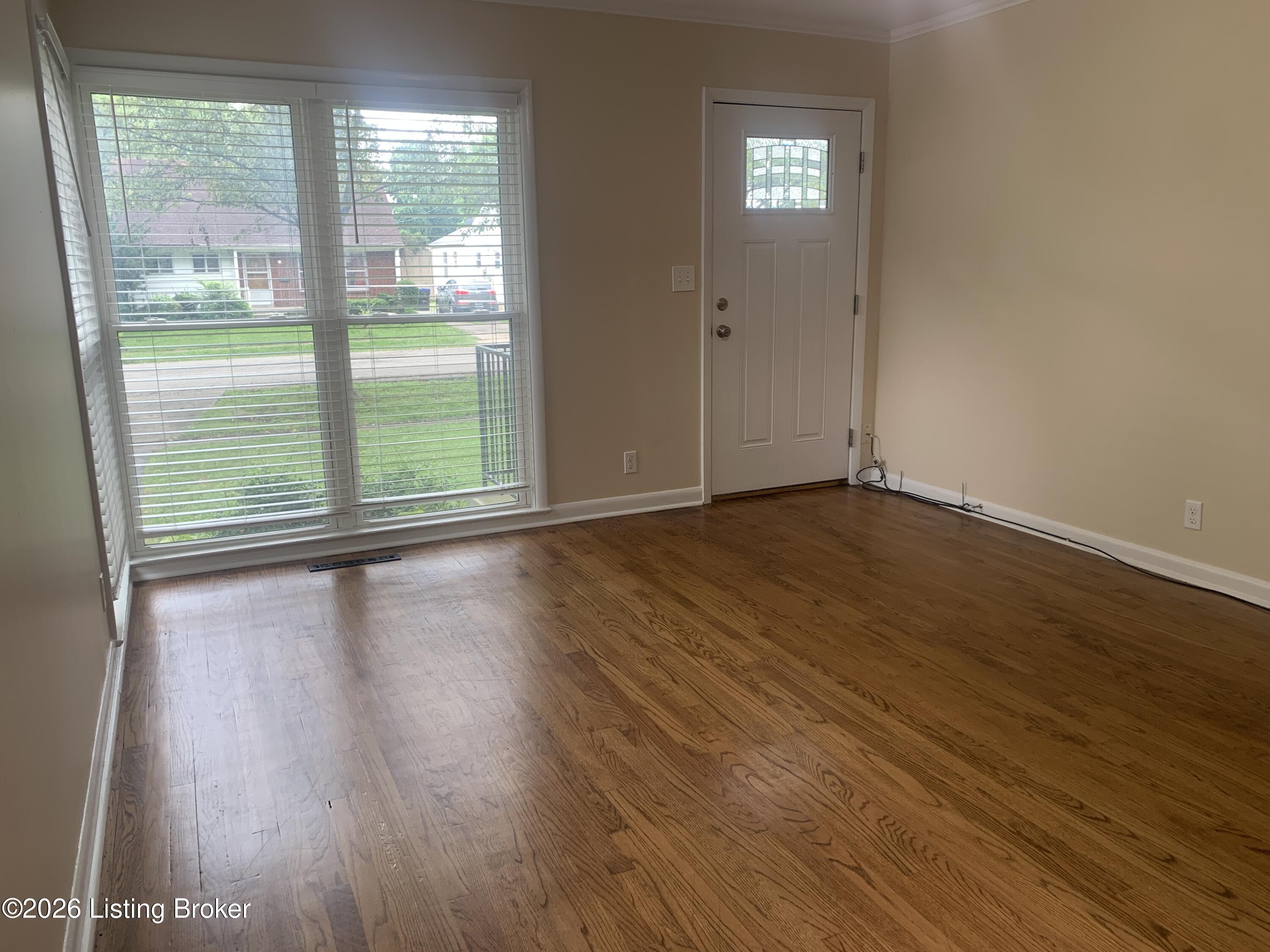 2611 Gardiner Ln Property Photo 2