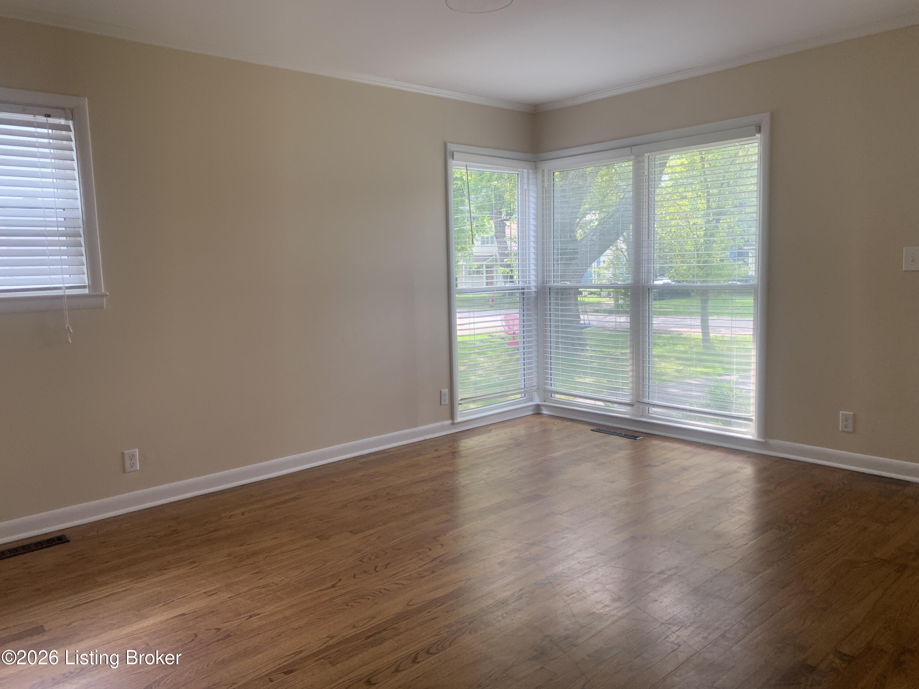 2611 Gardiner Ln Property Photo 3