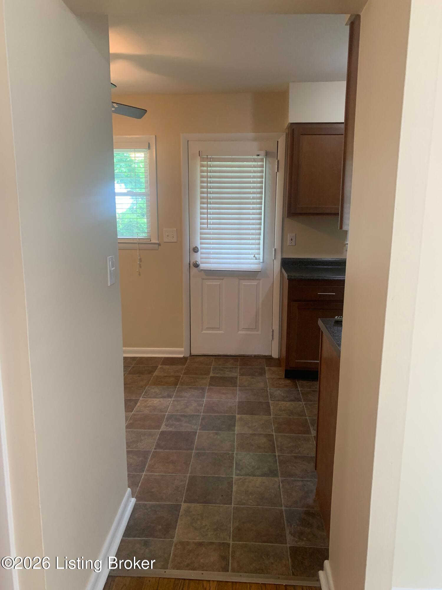 2611 Gardiner Ln Property Photo 4