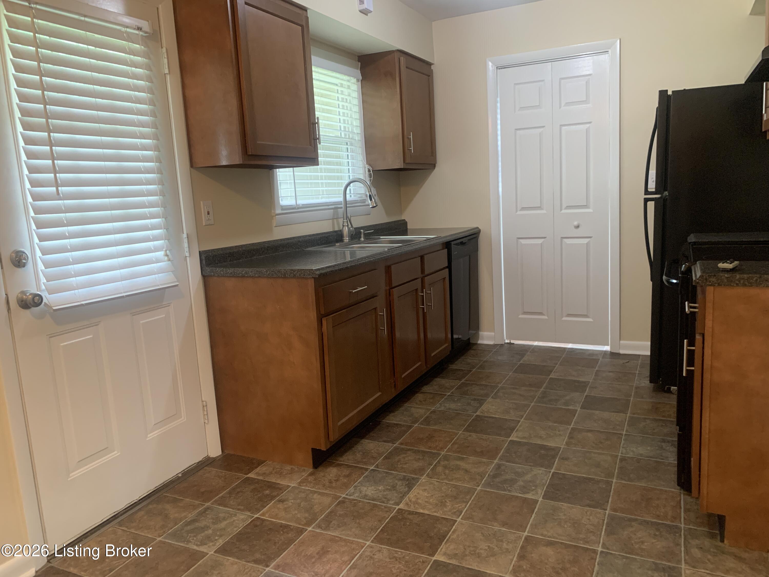 2611 Gardiner Ln Property Photo 5