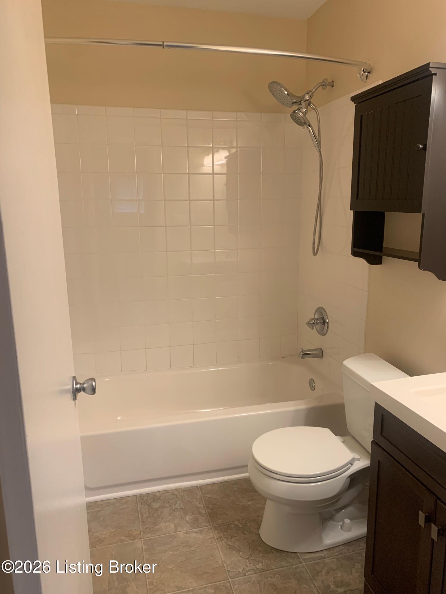 2611 Gardiner Ln Property Photo 10