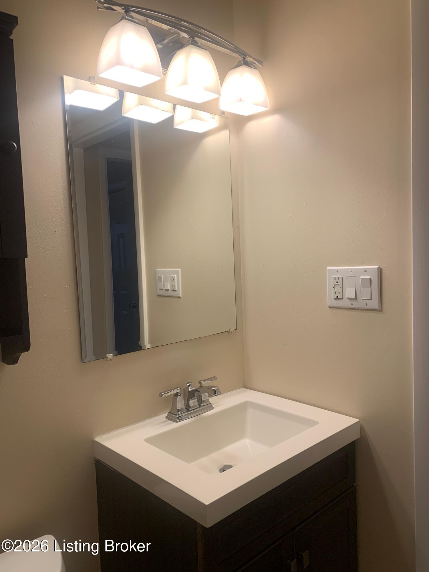 2611 Gardiner Ln Property Photo 11