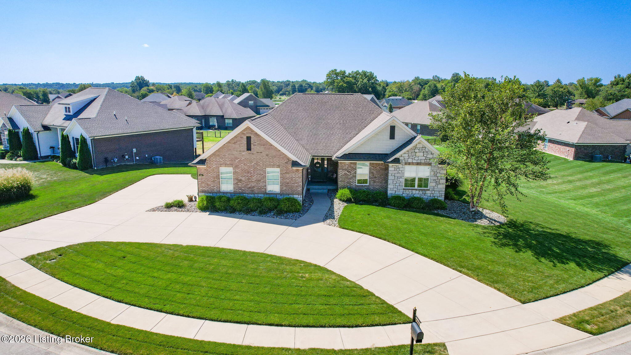 1847 Hazeltine Way Property Photo 1