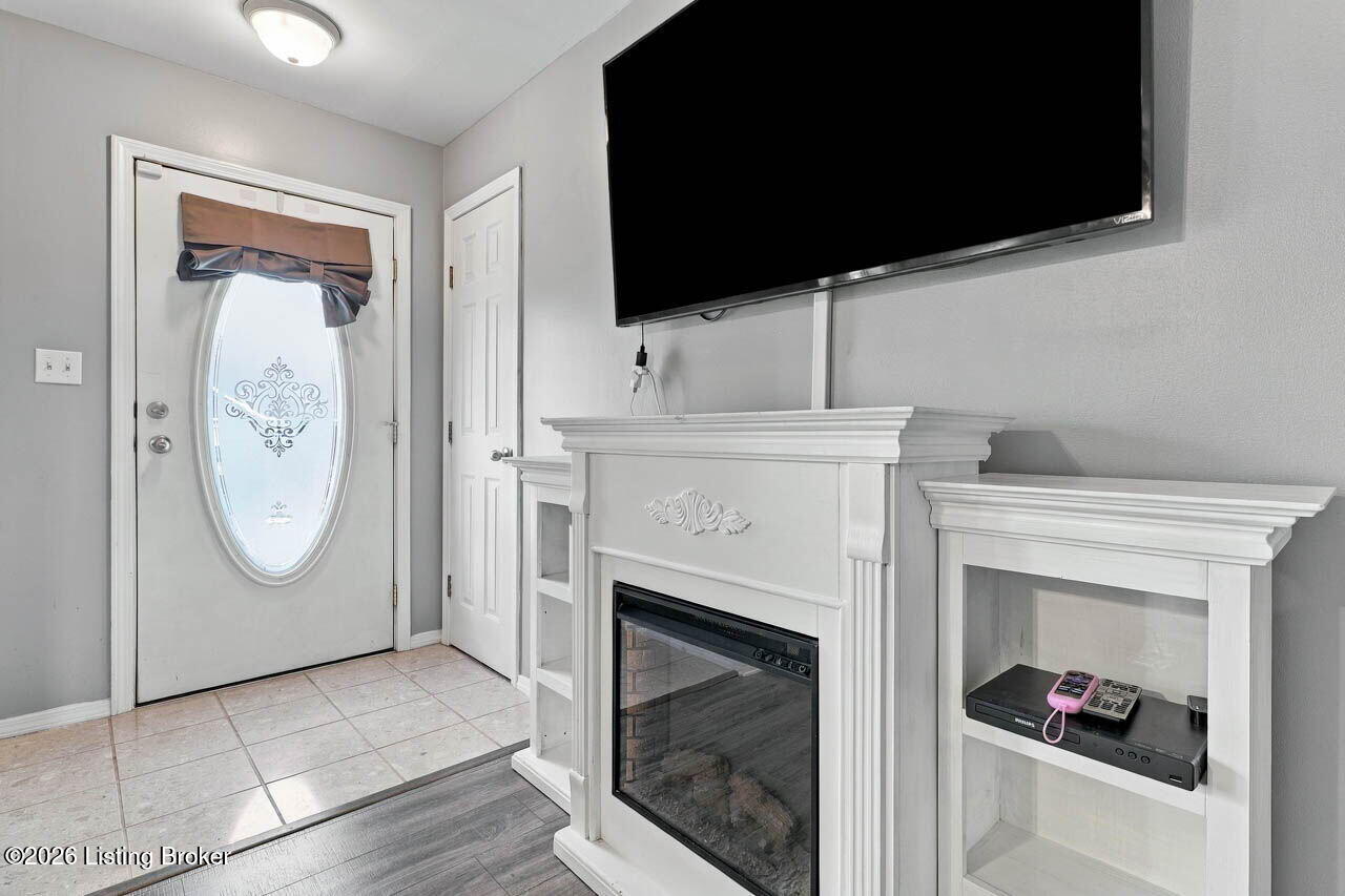 453 Erie Ct Property Photo 8