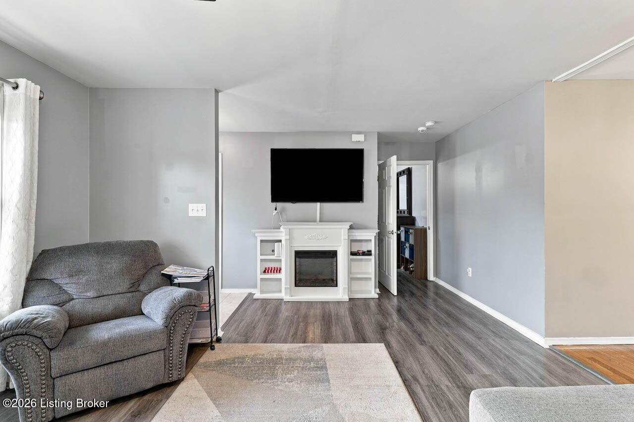 453 Erie Ct Property Photo 12