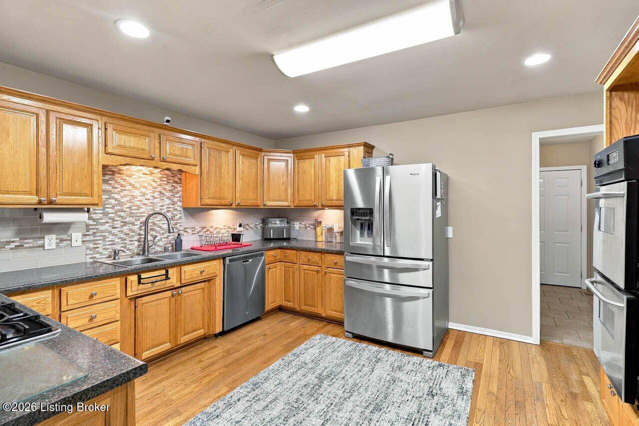 453 Erie Ct Property Photo 15