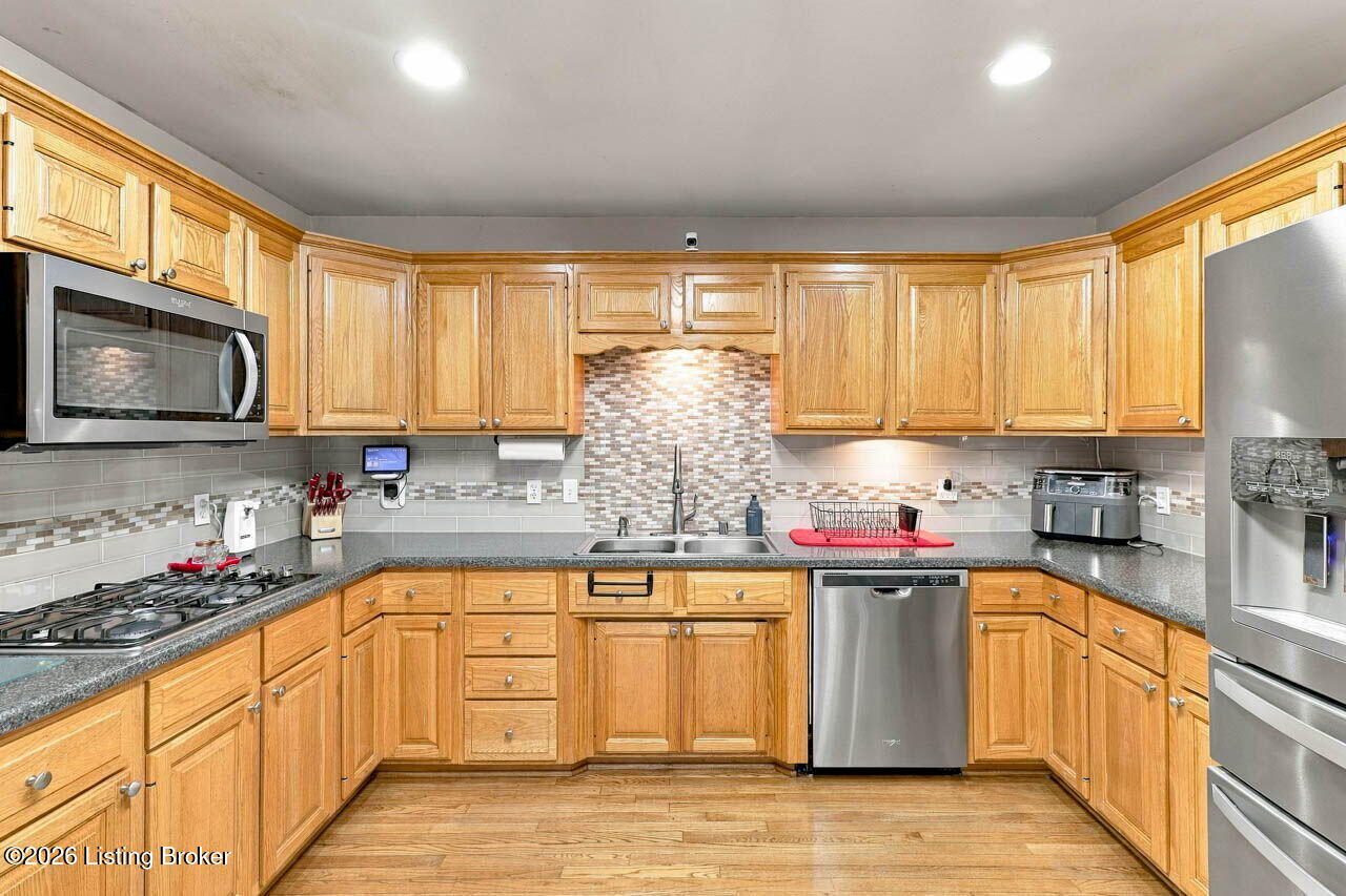 453 Erie Ct Property Photo 16