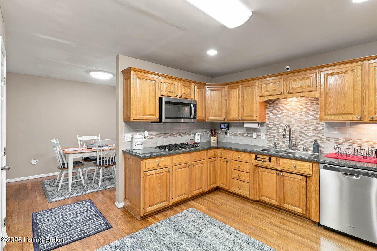 453 Erie Ct Property Photo 17