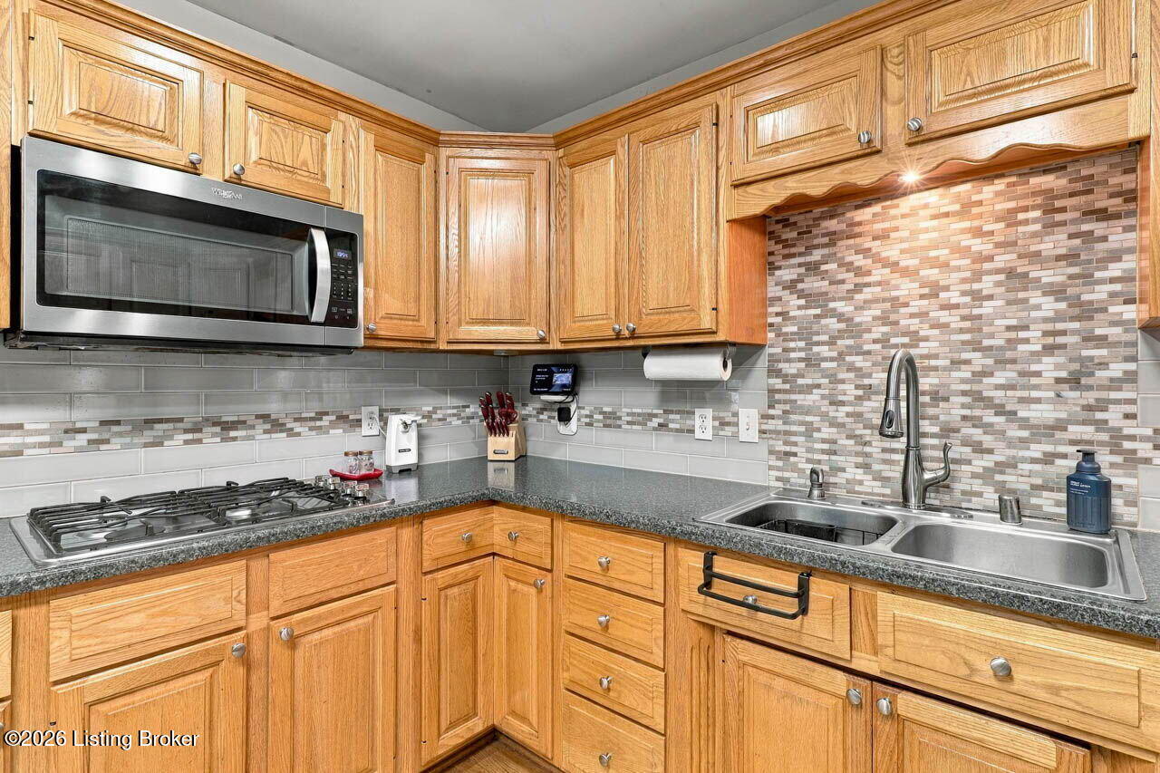 453 Erie Ct Property Photo 18