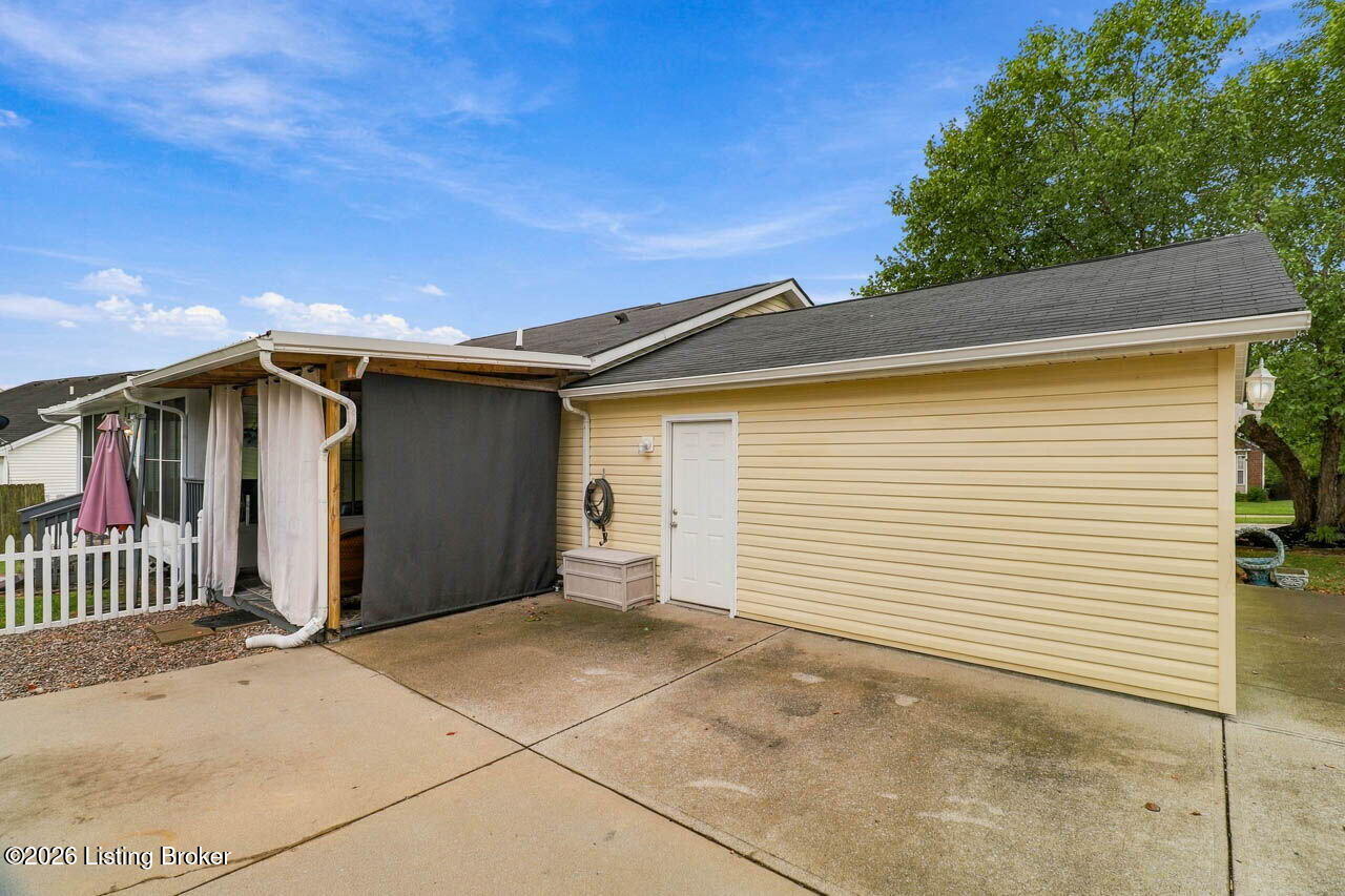 453 Erie Ct Property Photo 40
