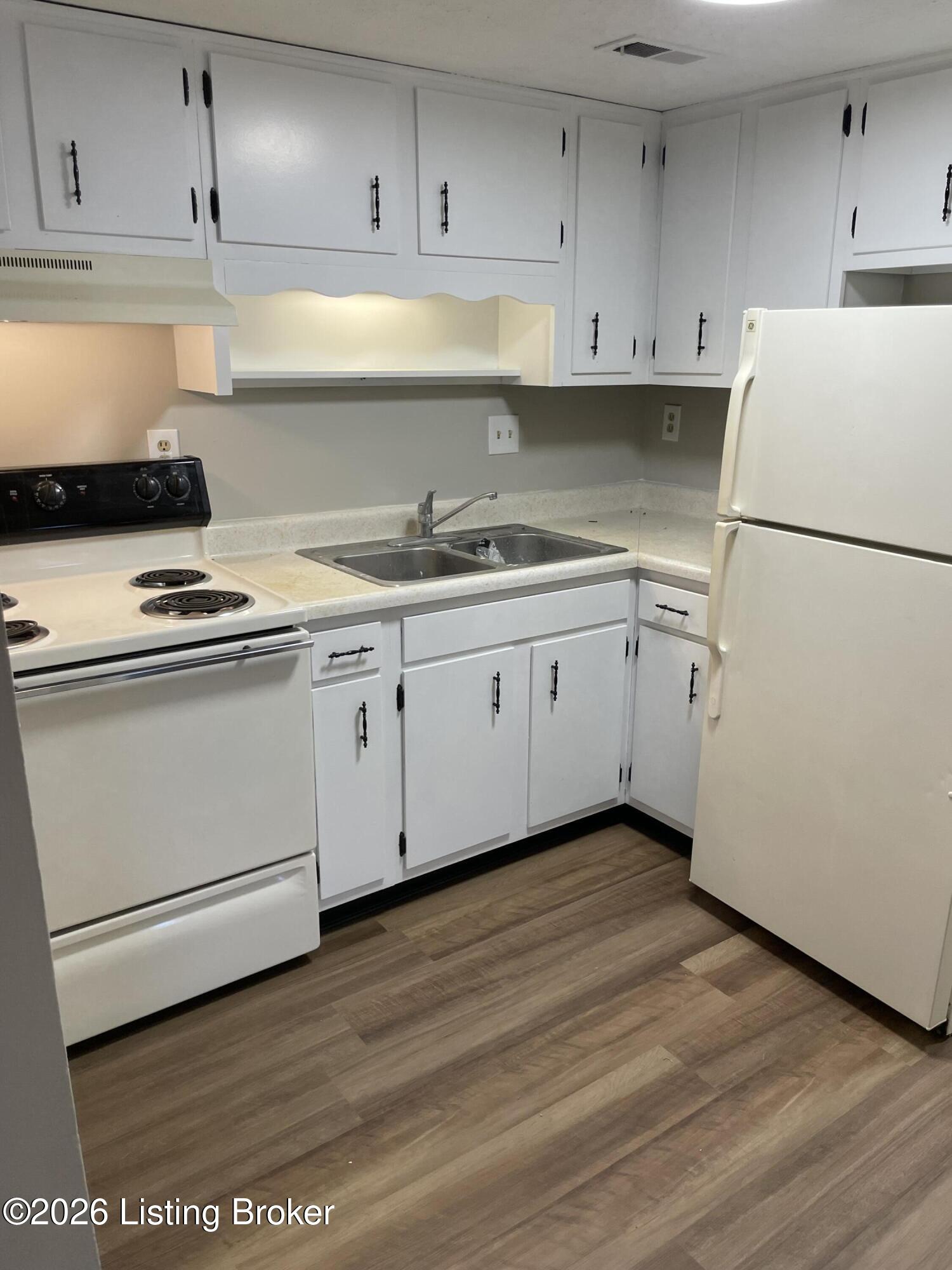 404 N. Hite Ave B6 Property Photo 6