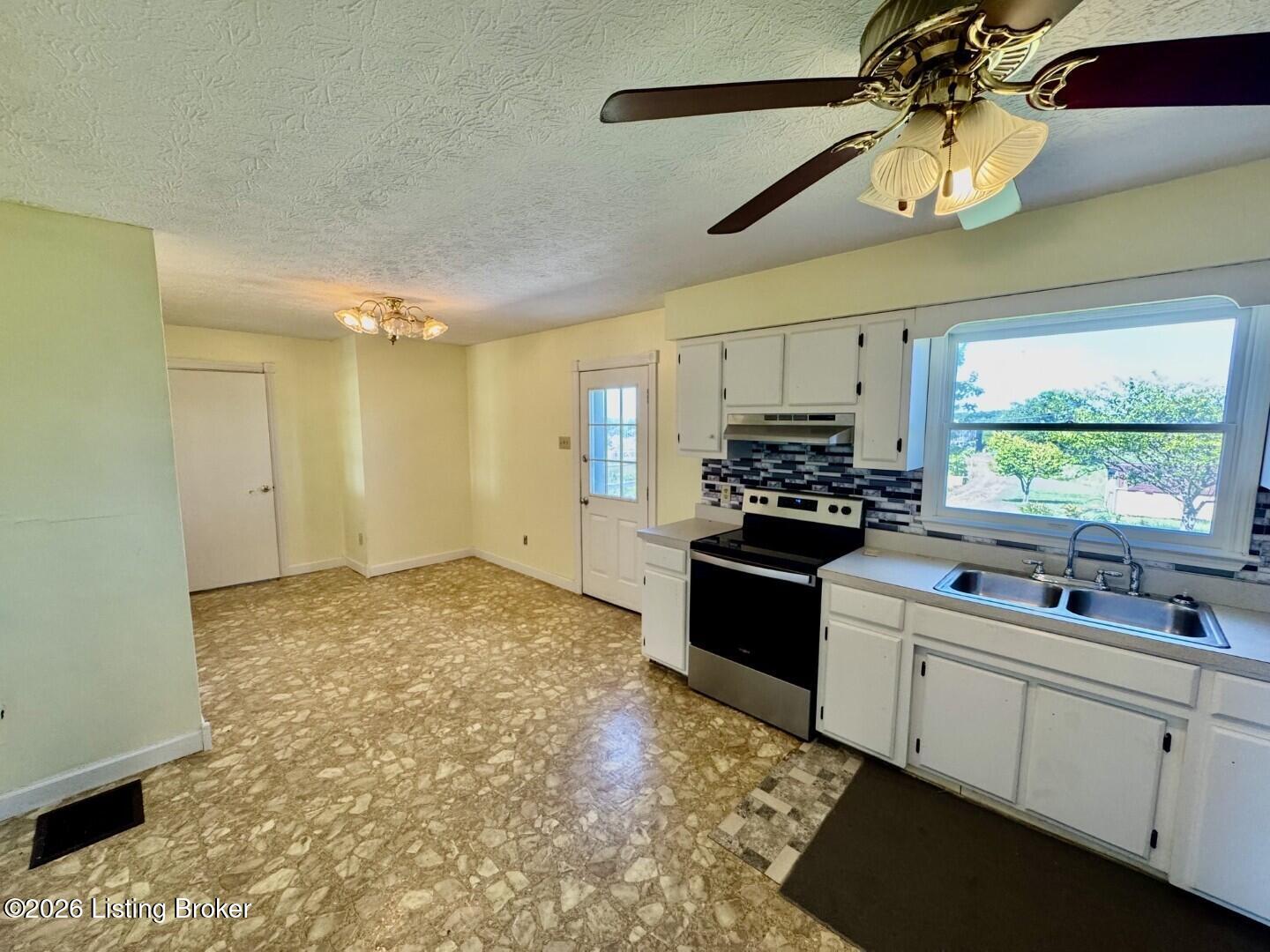 3390 Polin Rd Property Photo 4
