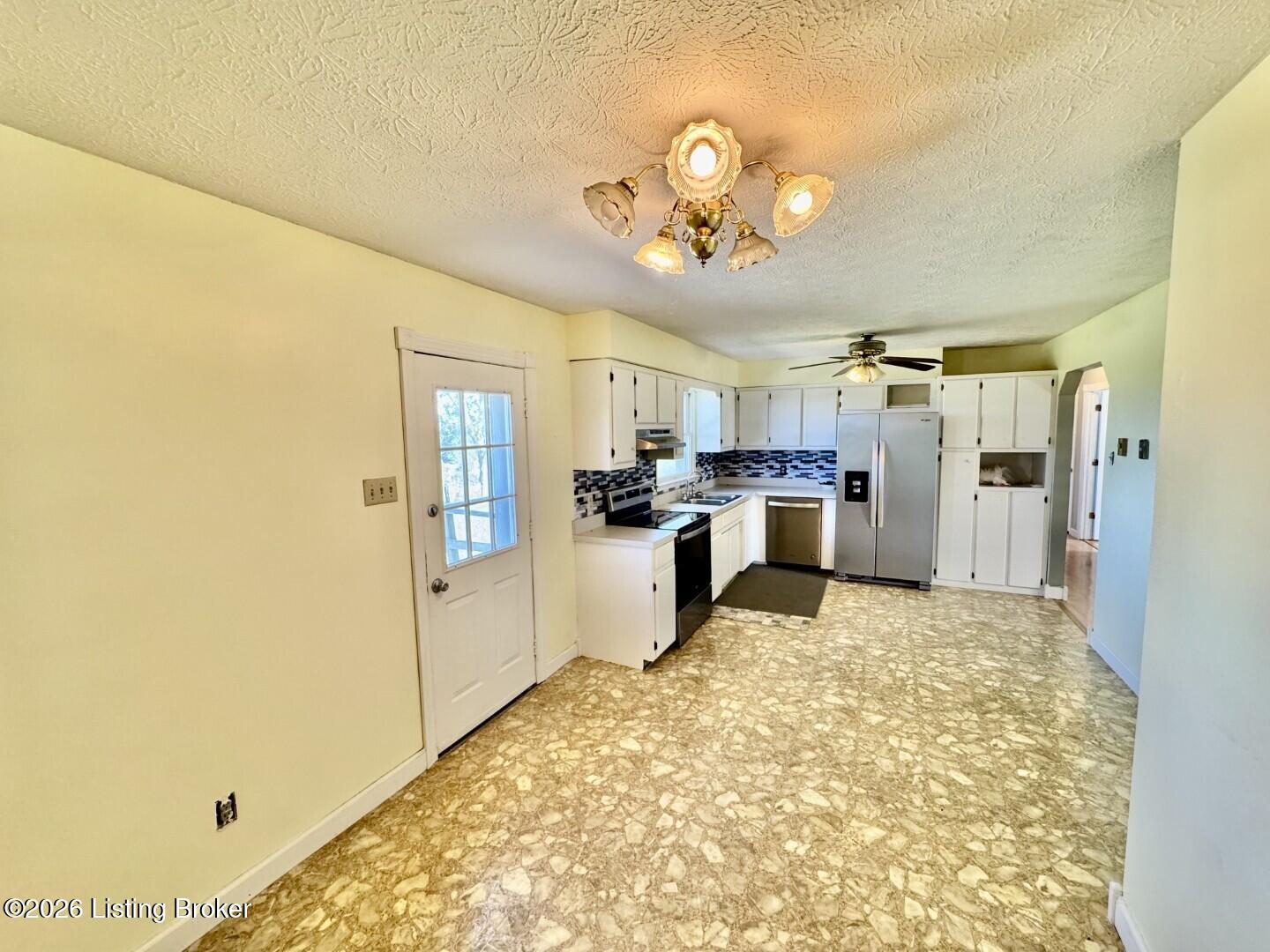 3390 Polin Rd Property Photo 6