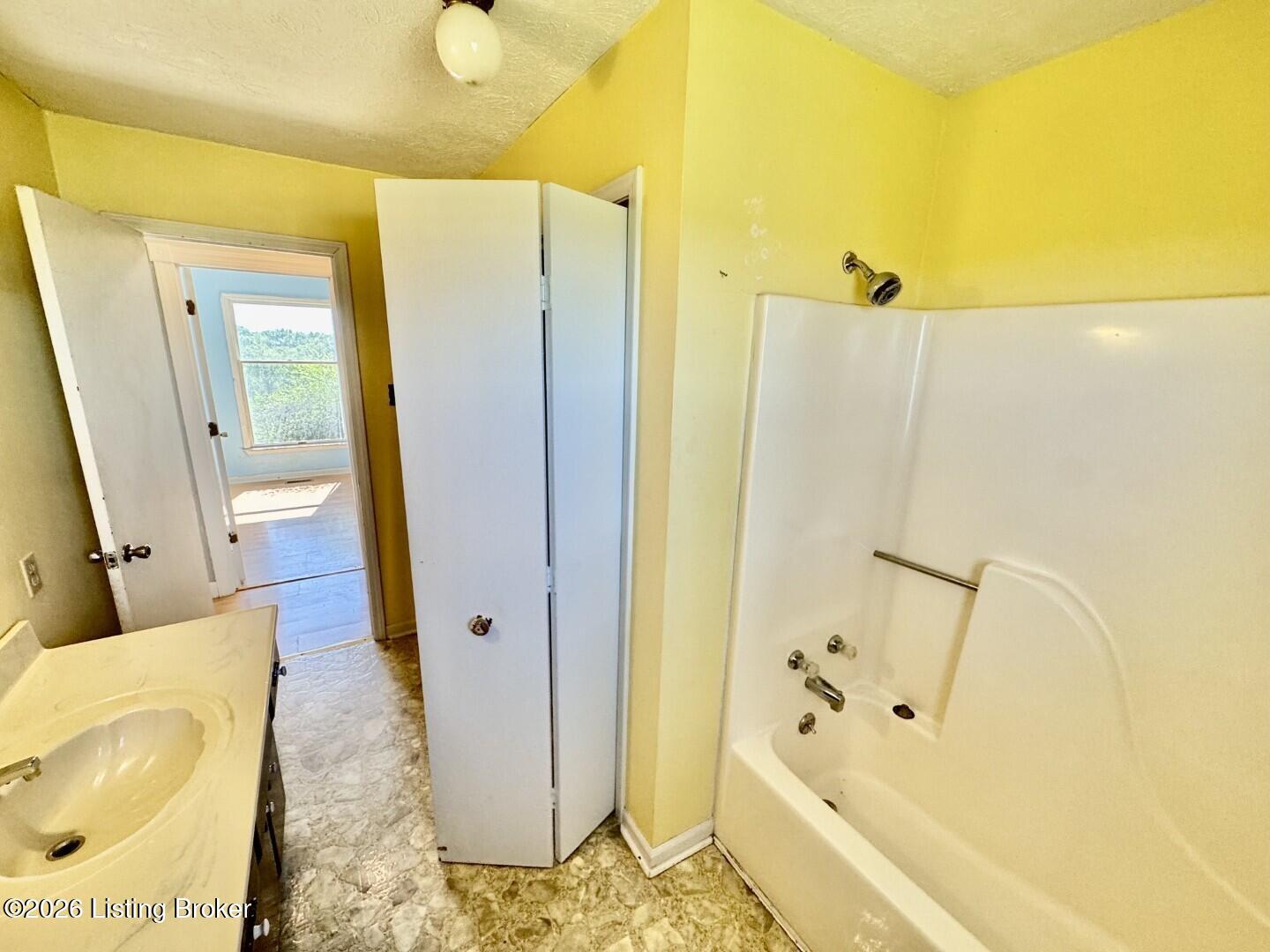 3390 Polin Rd Property Photo 11