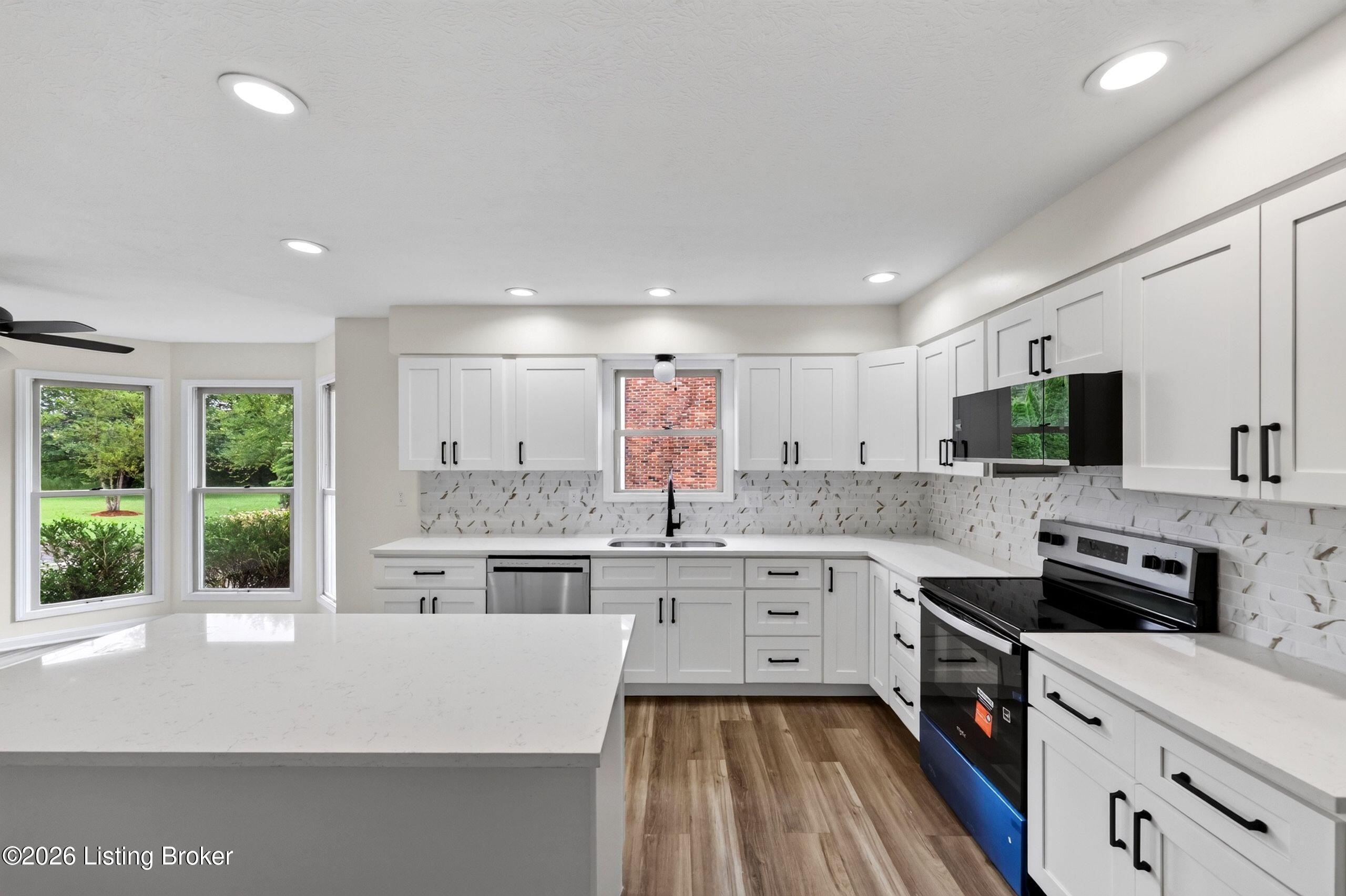 913 Brierly Hill Ct Property Photo 14