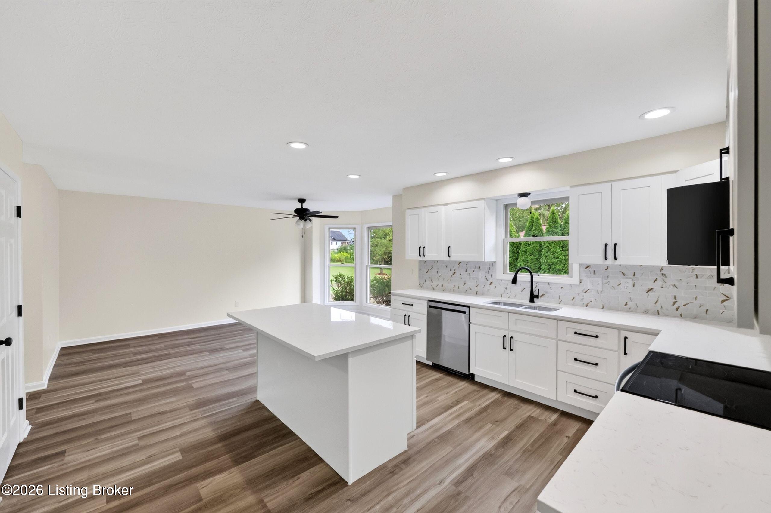 913 Brierly Hill Ct Property Photo 16
