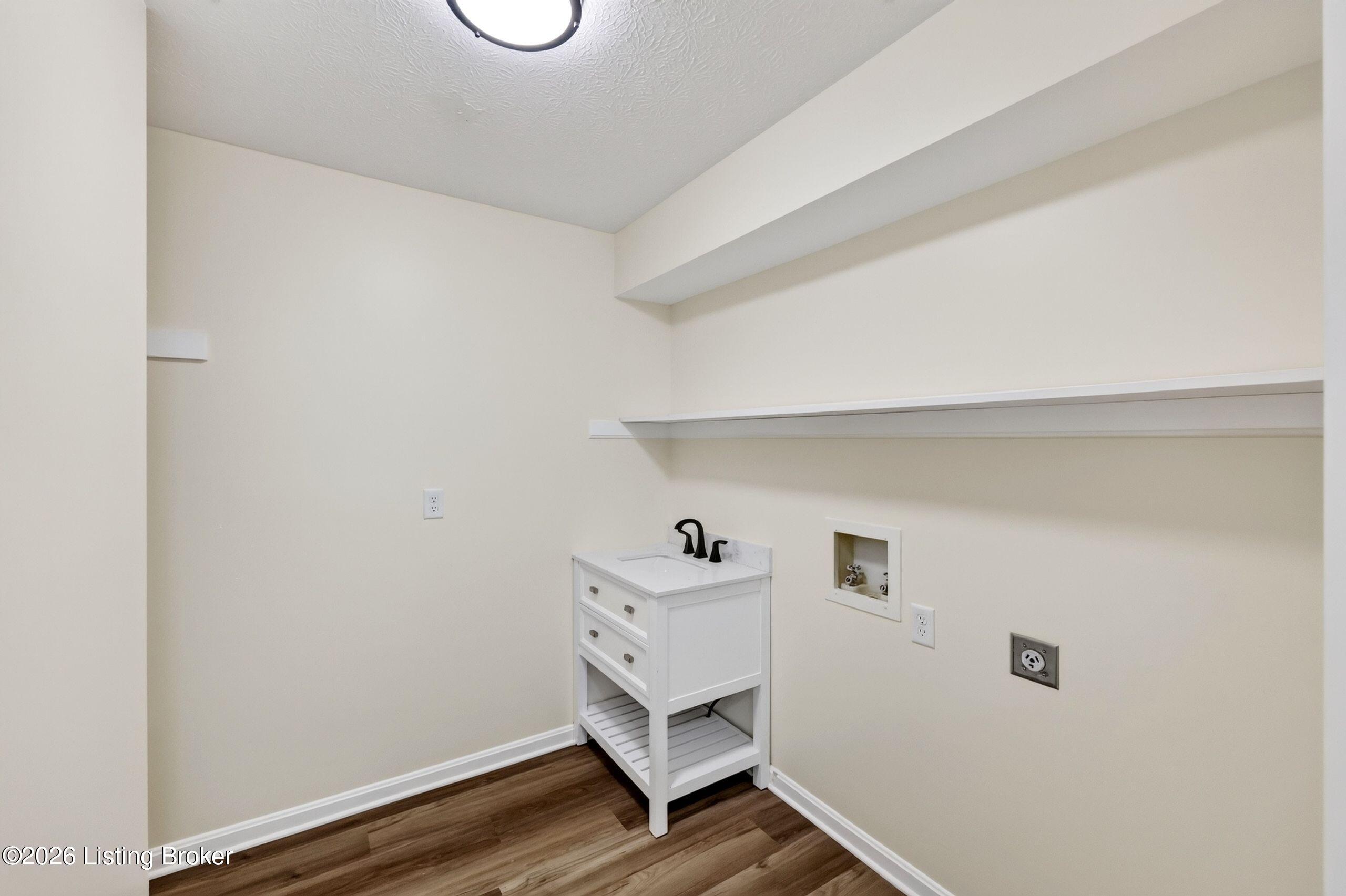 913 Brierly Hill Ct Property Photo 25