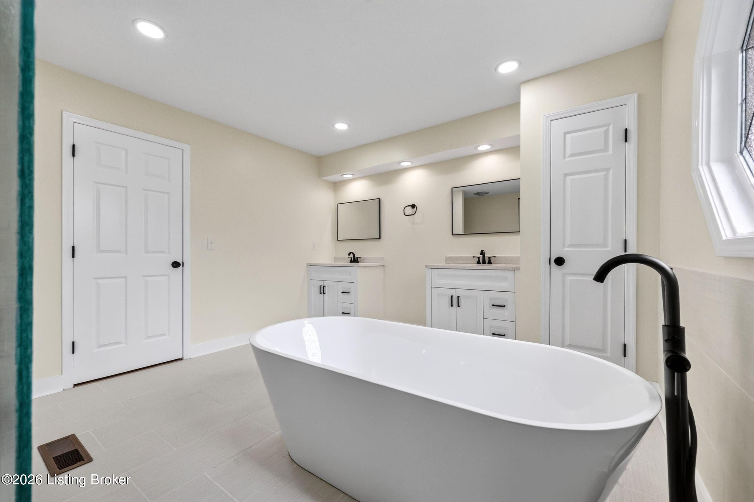 913 Brierly Hill Ct Property Photo 37