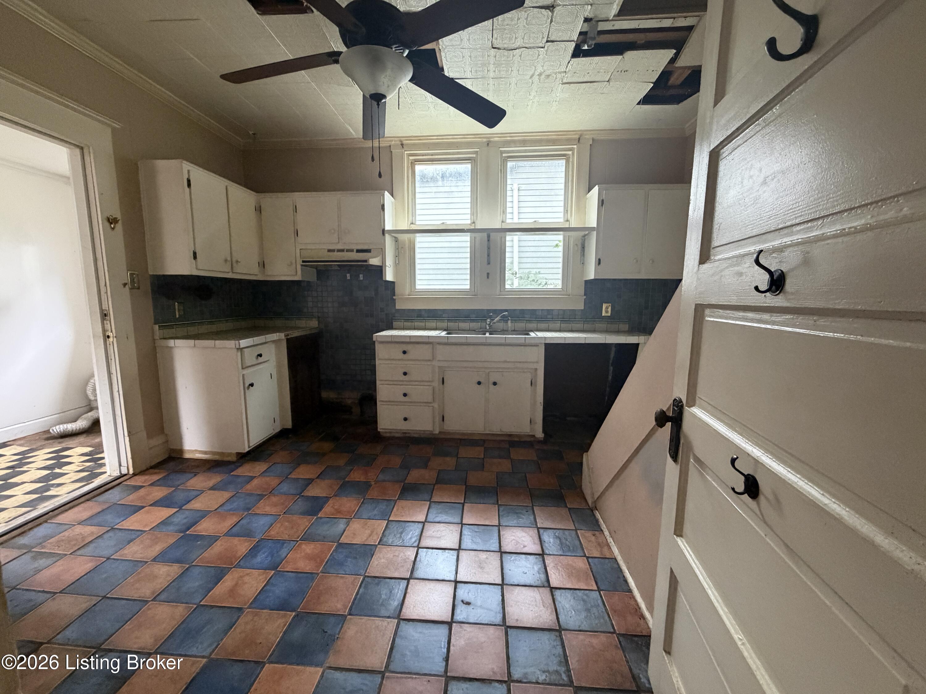 202 E Todd St Property Photo 11