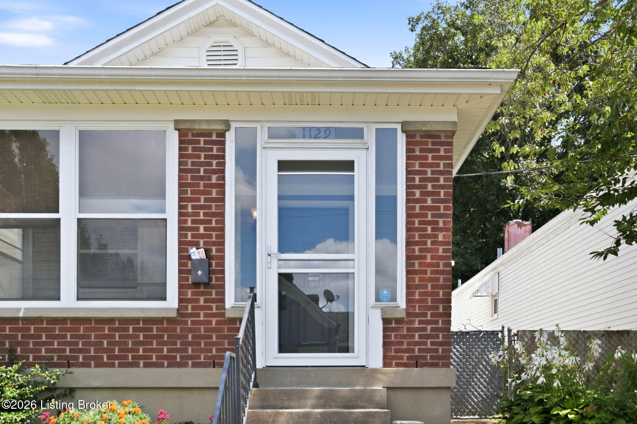 1129 Mulberry St Property Photo 5