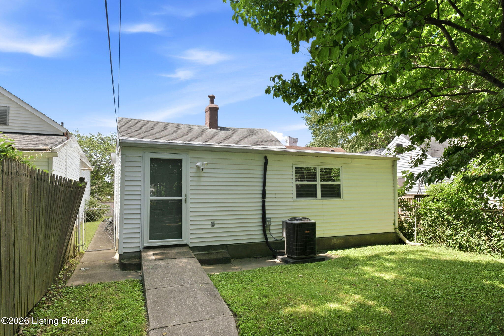 1129 Mulberry St Property Photo 9