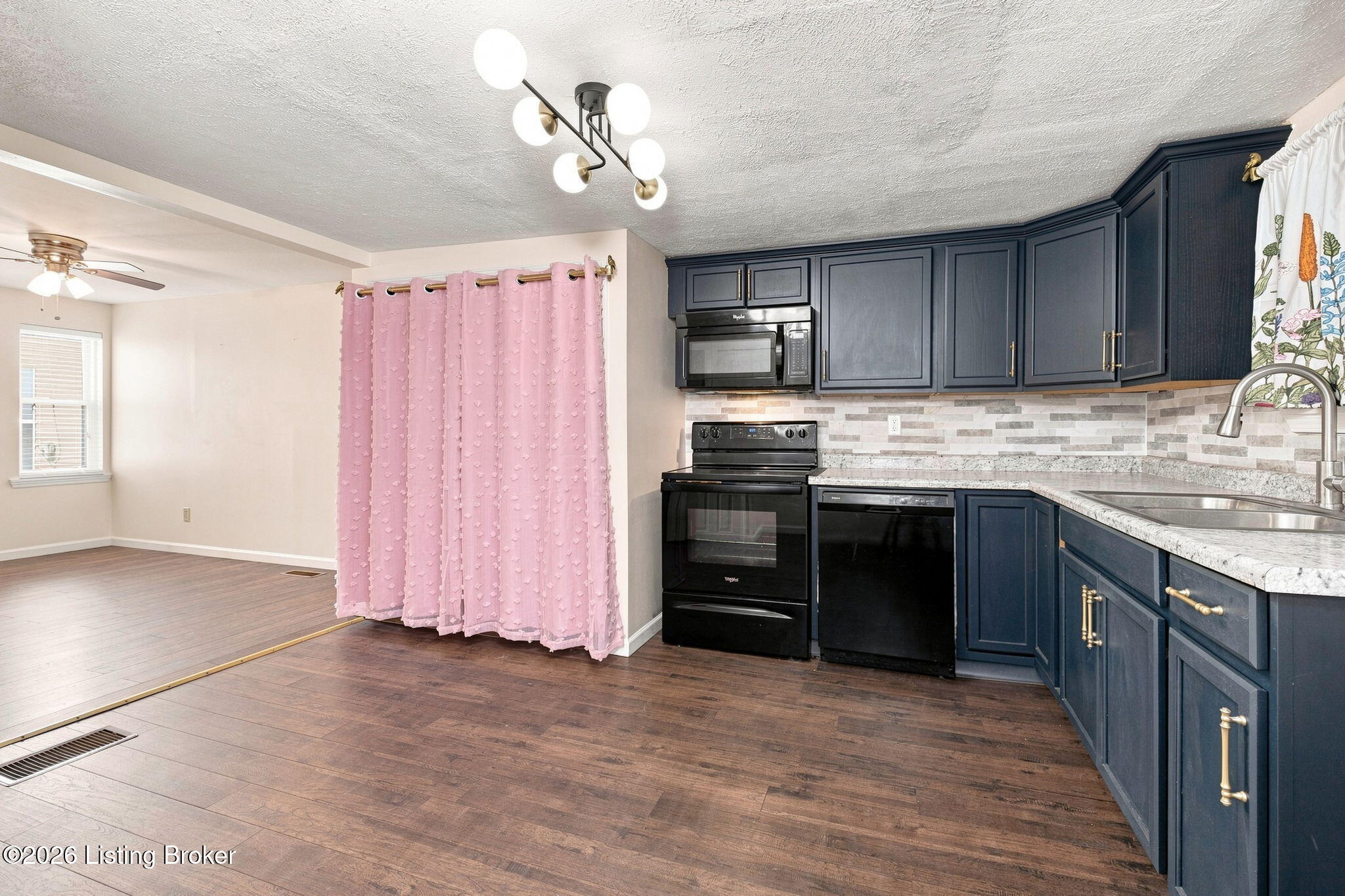 1129 Mulberry St Property Photo 24